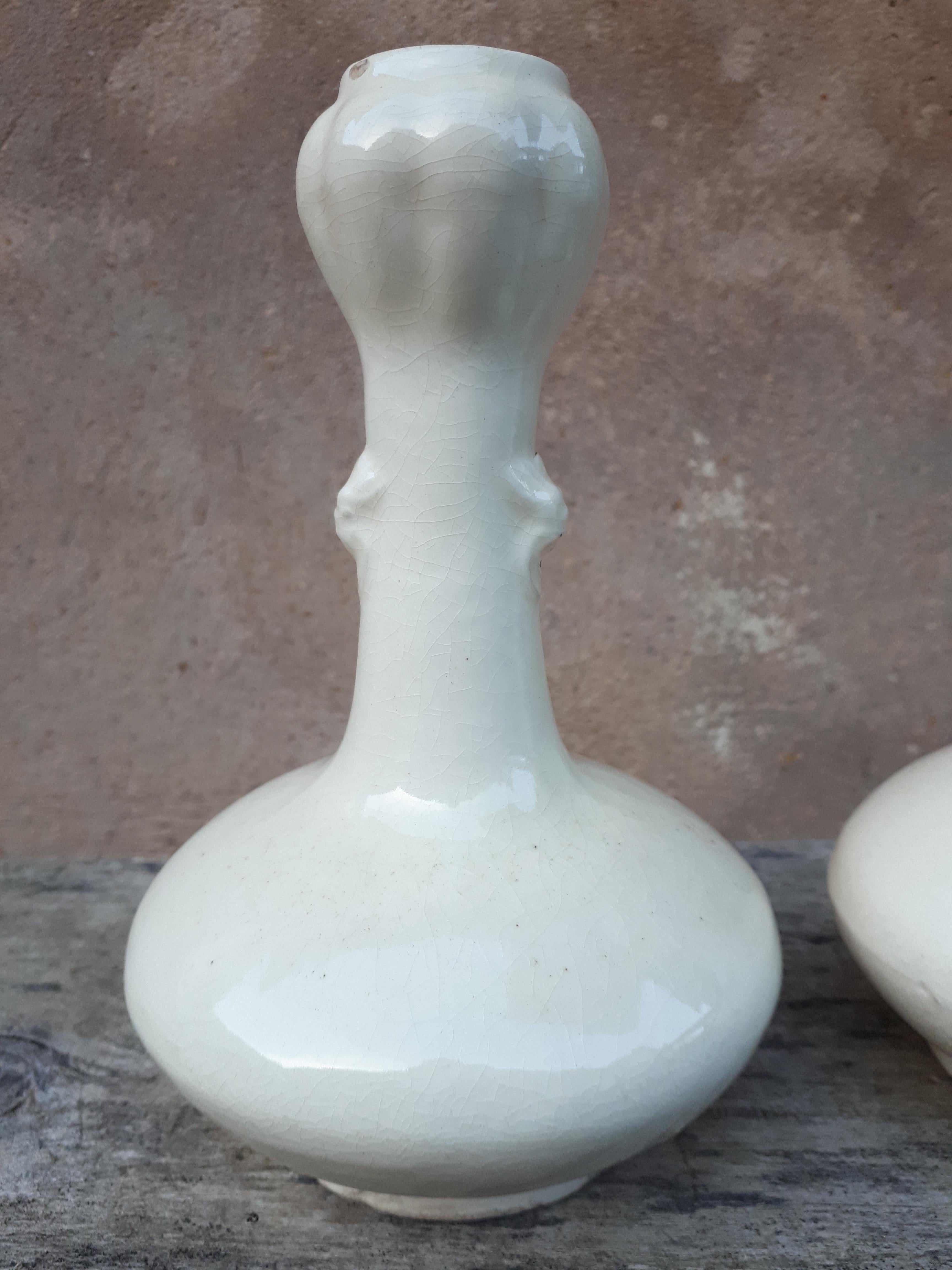 Vernissé Paire de vases chinois monochromes, Chine, dynastie Ming Ming en vente