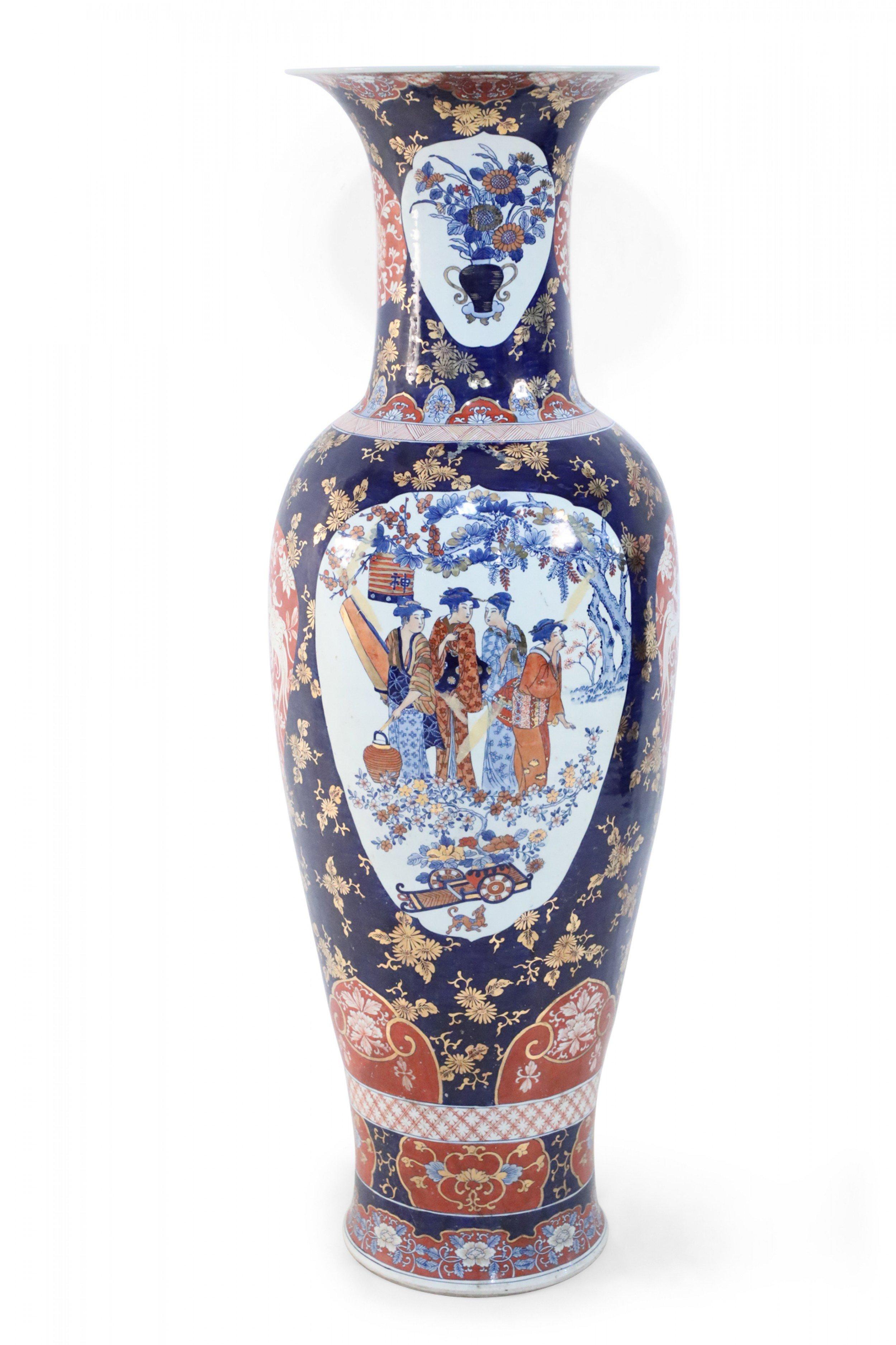 Cinese Coppia di urne monumentali cinesi in stile Imari Porcelain blu in vendita