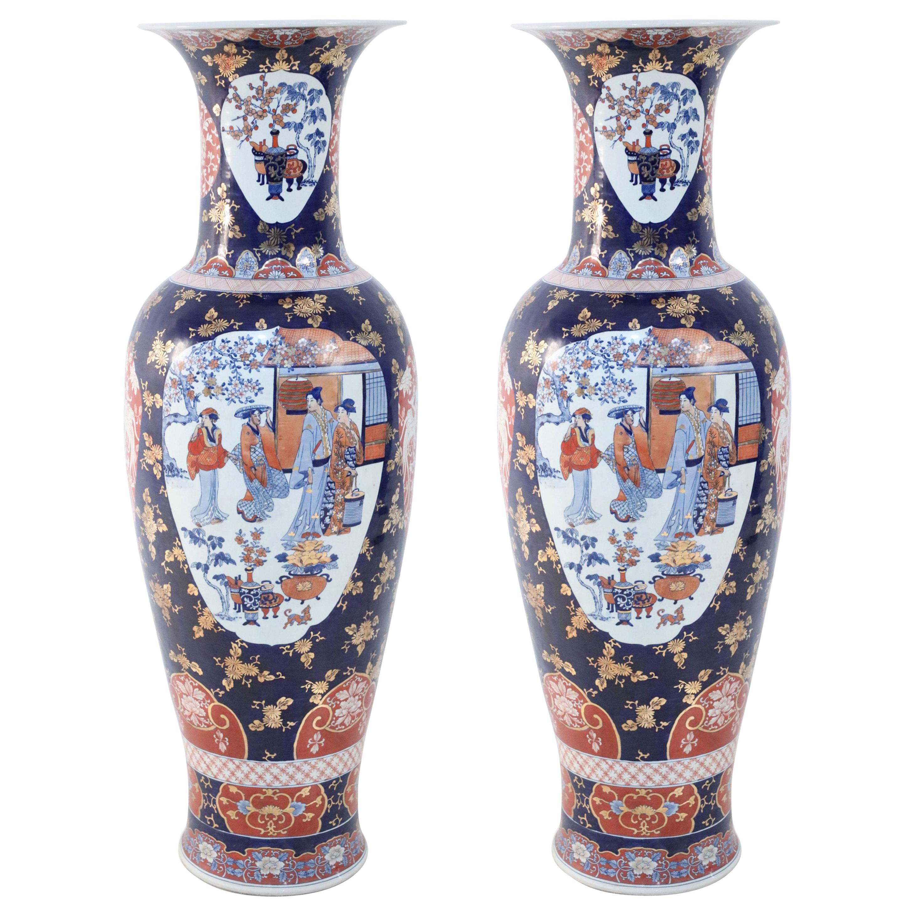 Coppia di urne monumentali cinesi in stile Imari Porcelain blu