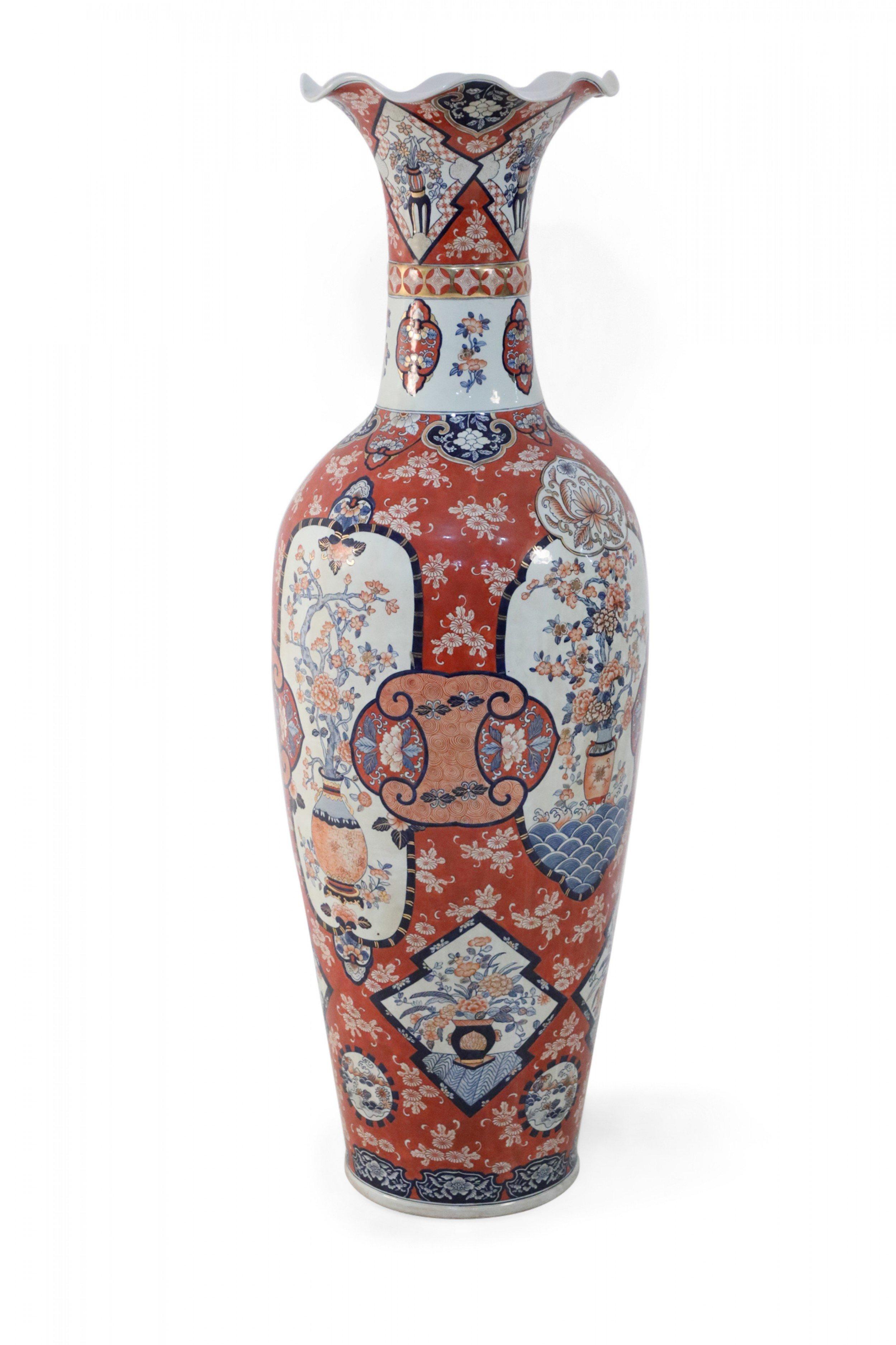 Esportazione cinese Coppia di vasi monumentali cinesi in stile Imari Porcelain arancione in vendita