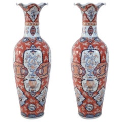 Pareja de jarrones monumentales chinos de porcelana naranja estilo Imari