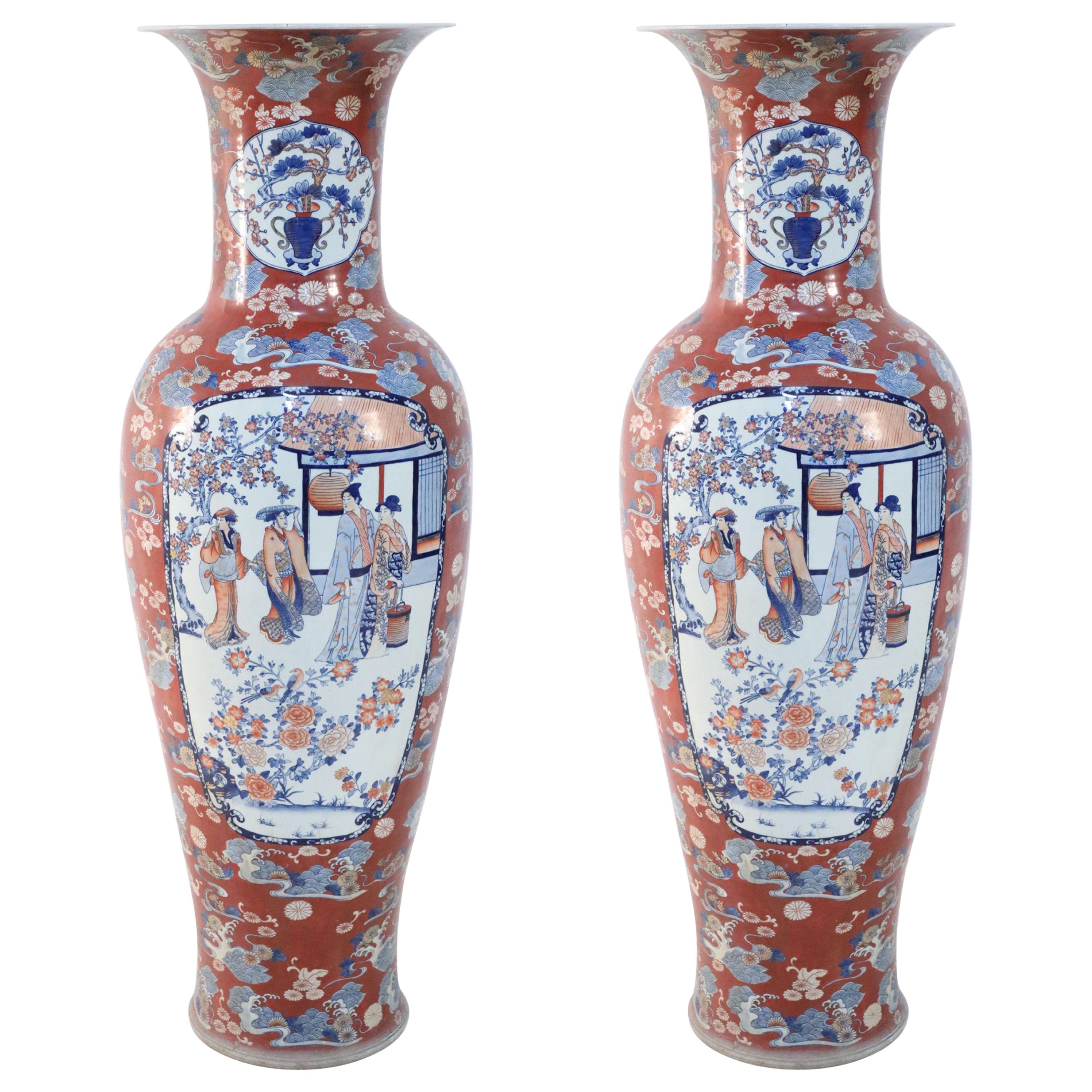 Coppia di urne monumentali cinesi in porcellana arancione in stile Imari