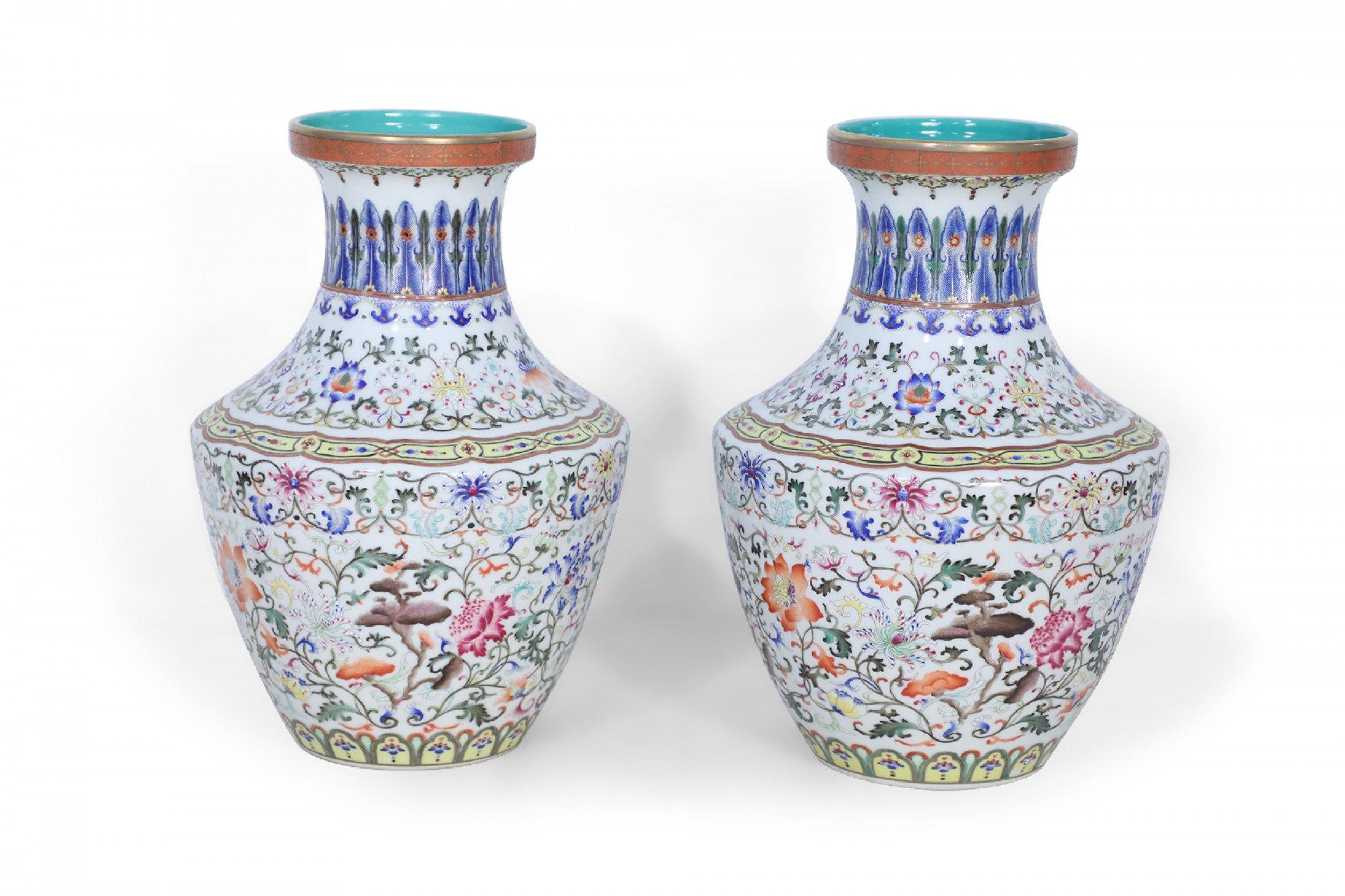Pair of Chinese Multi-Color Pattern Porcelain Vases In Good Condition In New York, NY