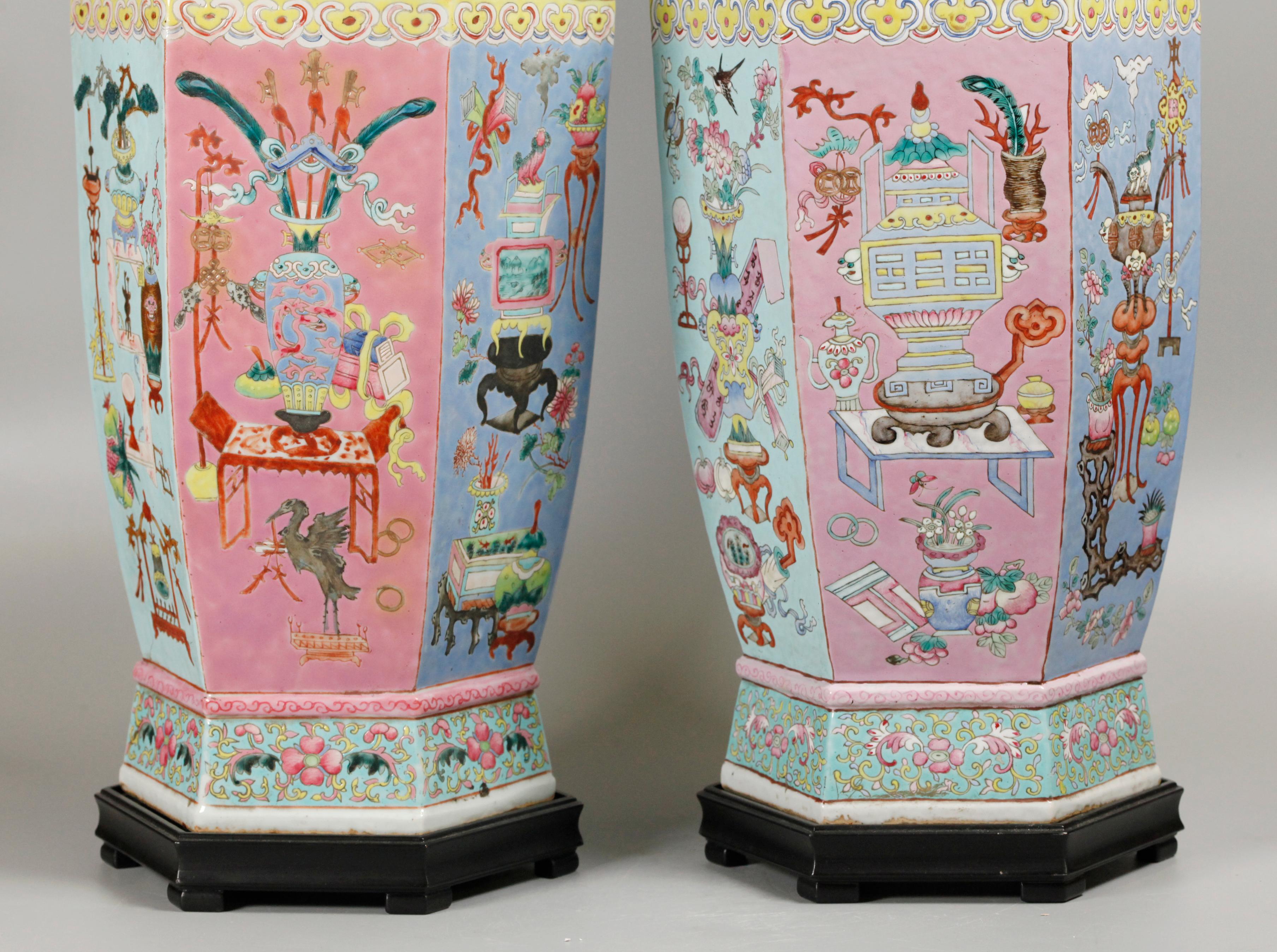 pair of Chinese multicolor hexagonal porcelain vases, 19th c. In Good Condition For Sale In New York, NY