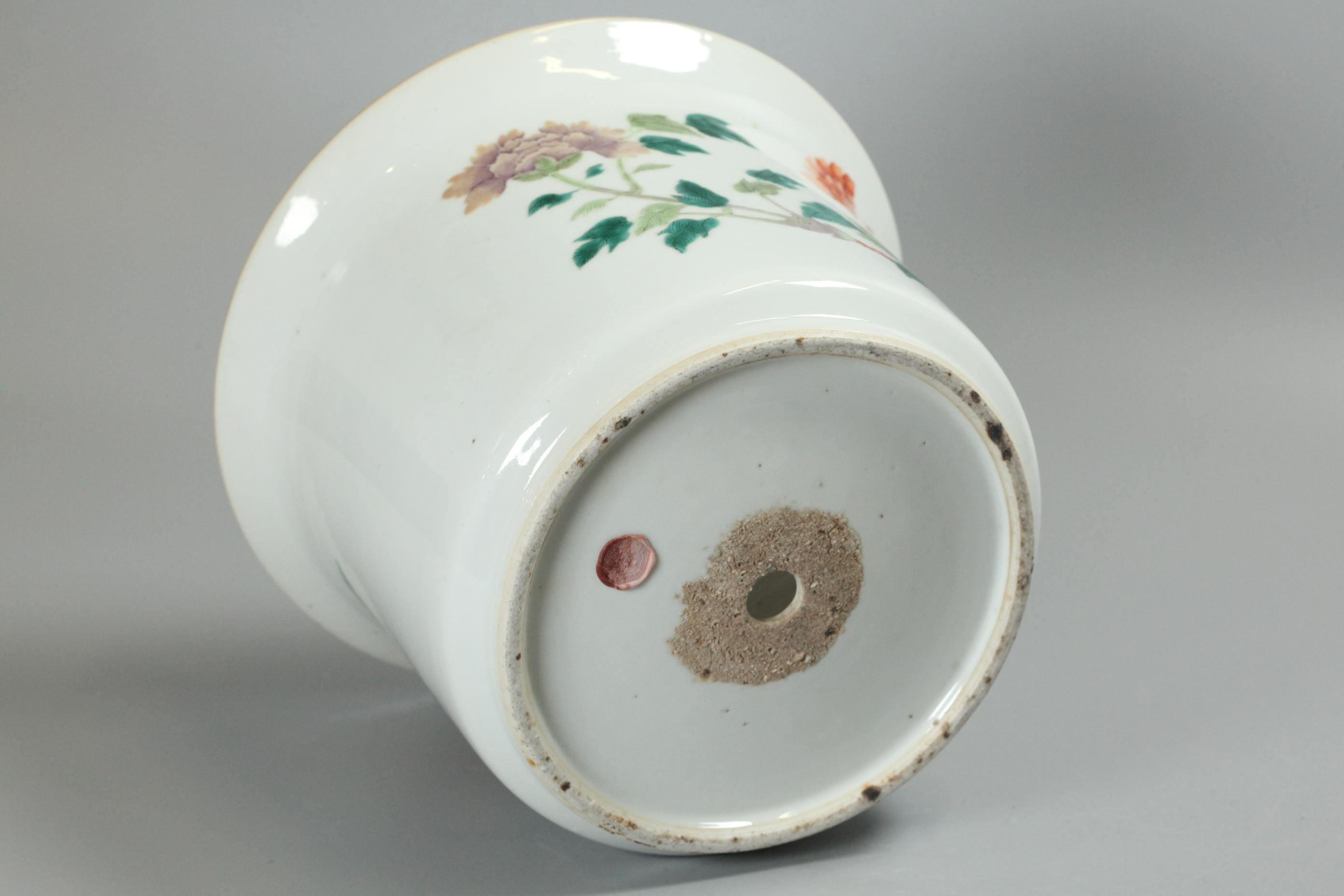 Paire de jardinières chinoises en porcelaine multicolore, 19e siècle en vente 1