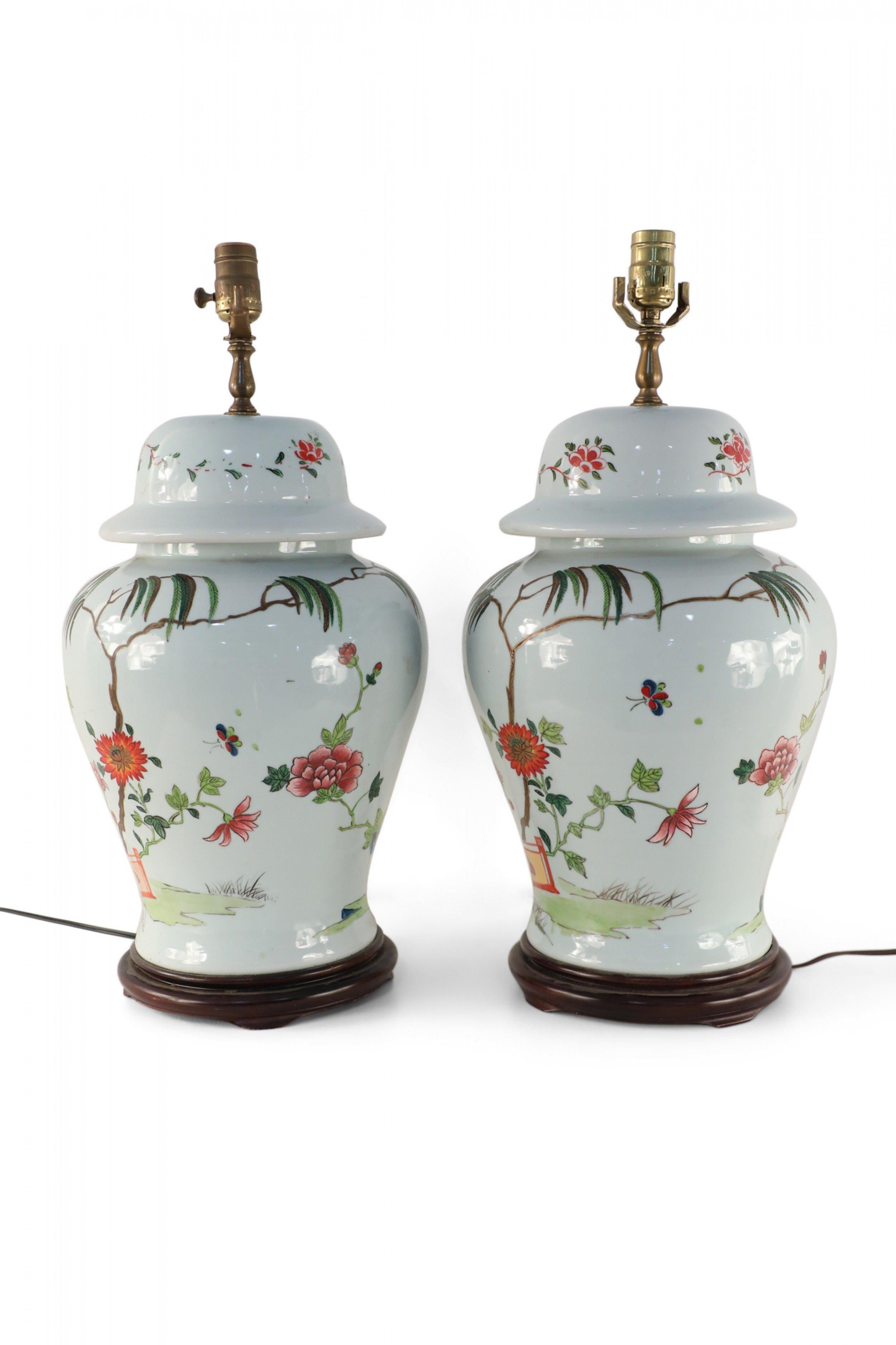 Pair of Chinese Off-White Floral and Bamboo Design Table Lamps In Good Condition For Sale In New York, NY