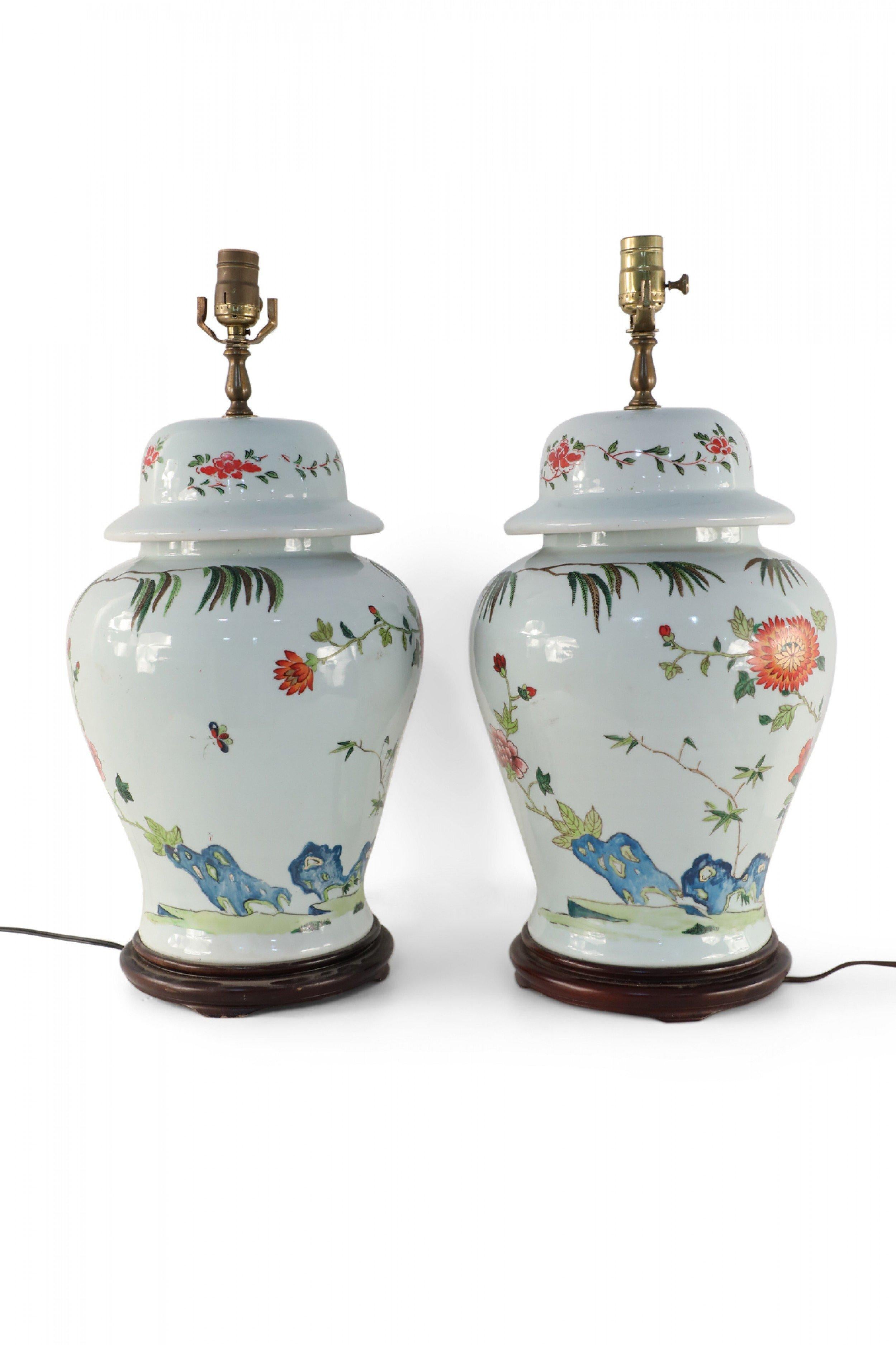 Paire de lampes de table chinoises Off-White à motifs de fleurs et de bambous en vente 2