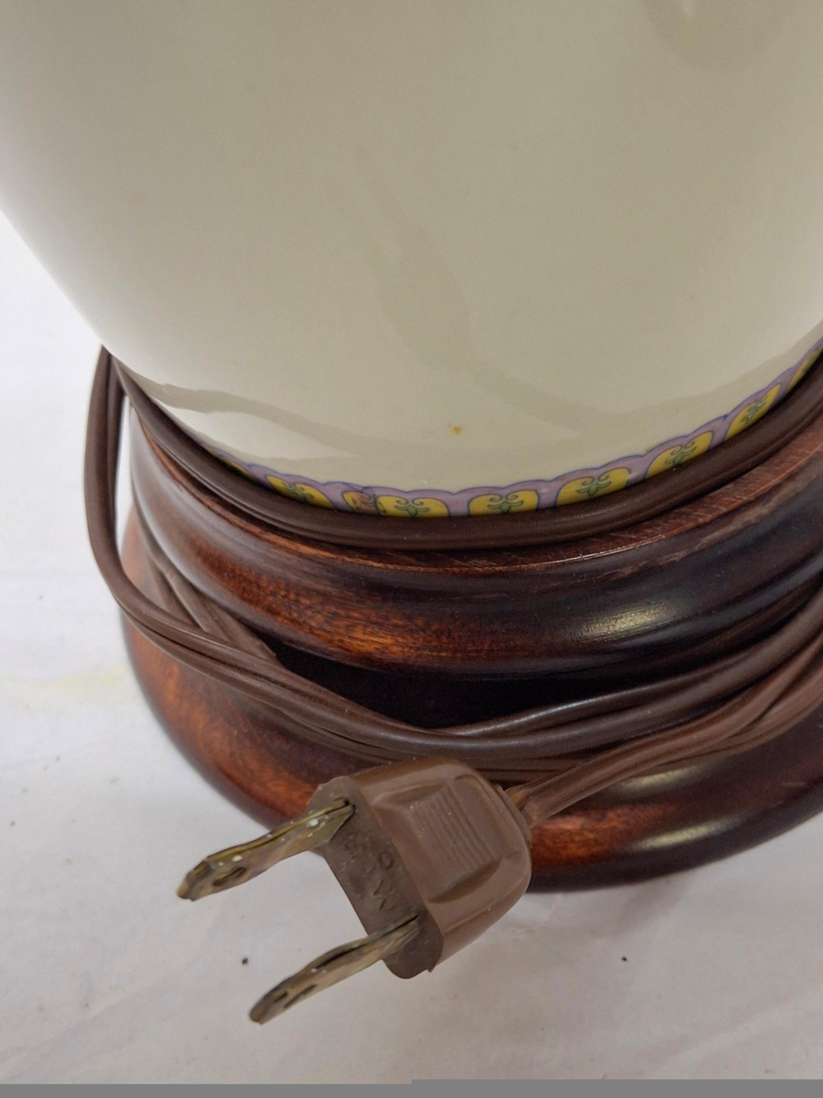 Pair of Chinese Off-White Floral Porcelain Table Lamps on Carved Mahogany Base For Sale 5
