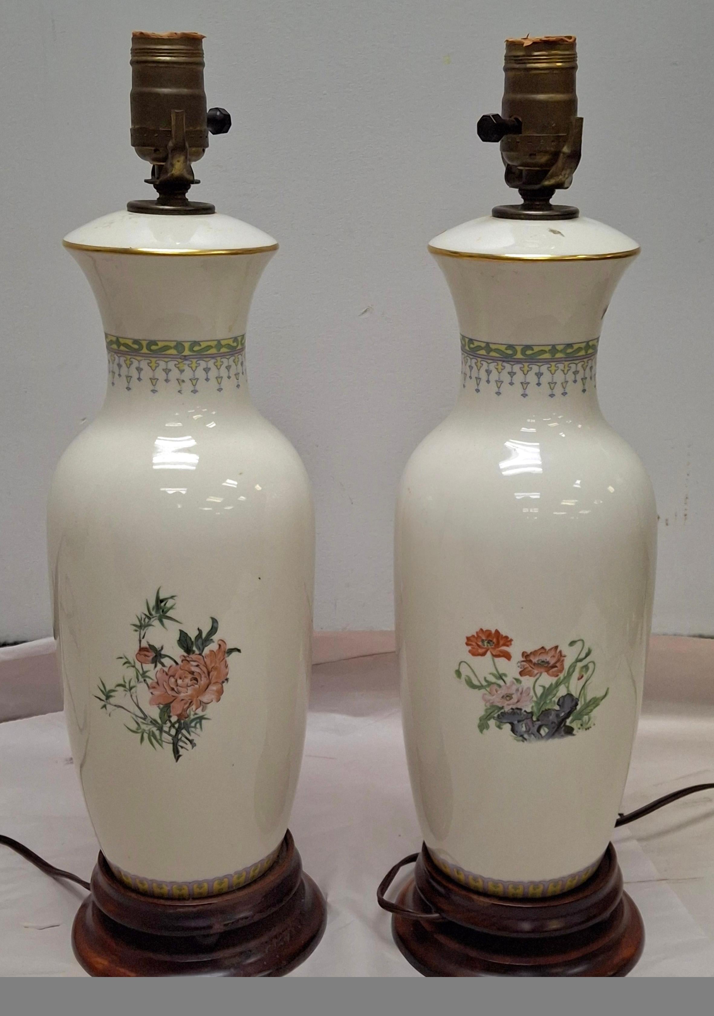 Pair of Chinese Off-White Floral Porcelain Table Lamps on Carved Mahogany Base For Sale 1