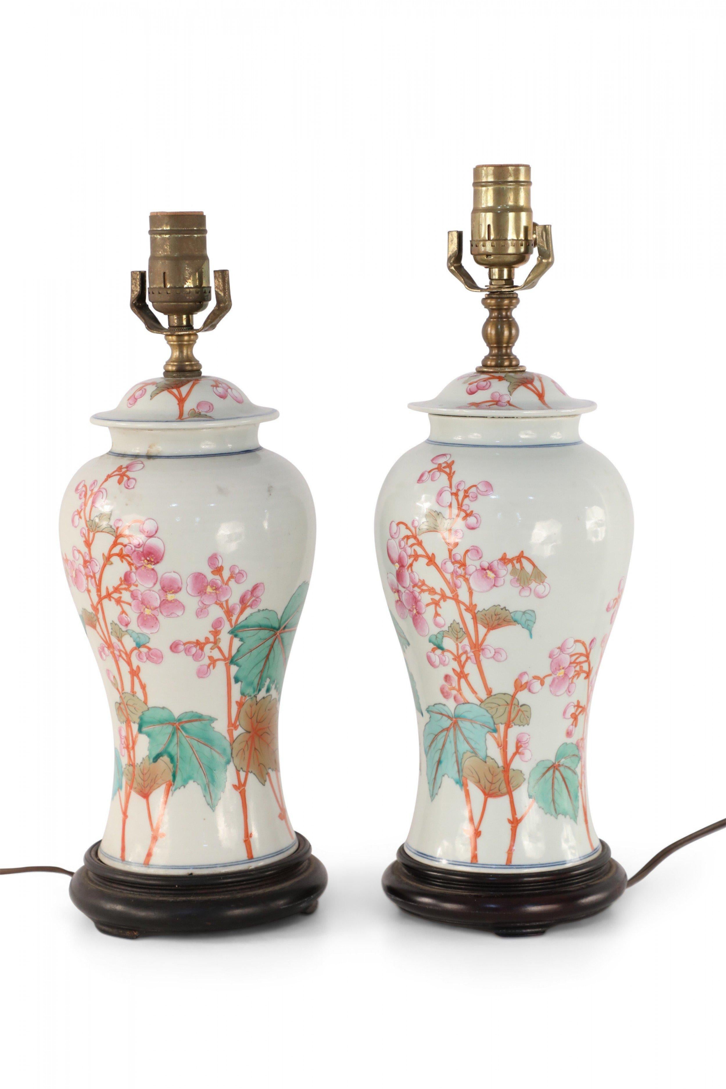 Pair of Chinese Off-White Orange and Pink Floral Motif Porcelain Table Lamps For Sale 1