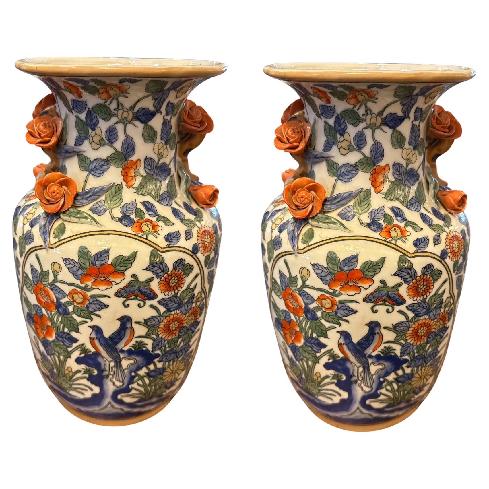 Paar chinesisch-orientalische Vasen im Angebot