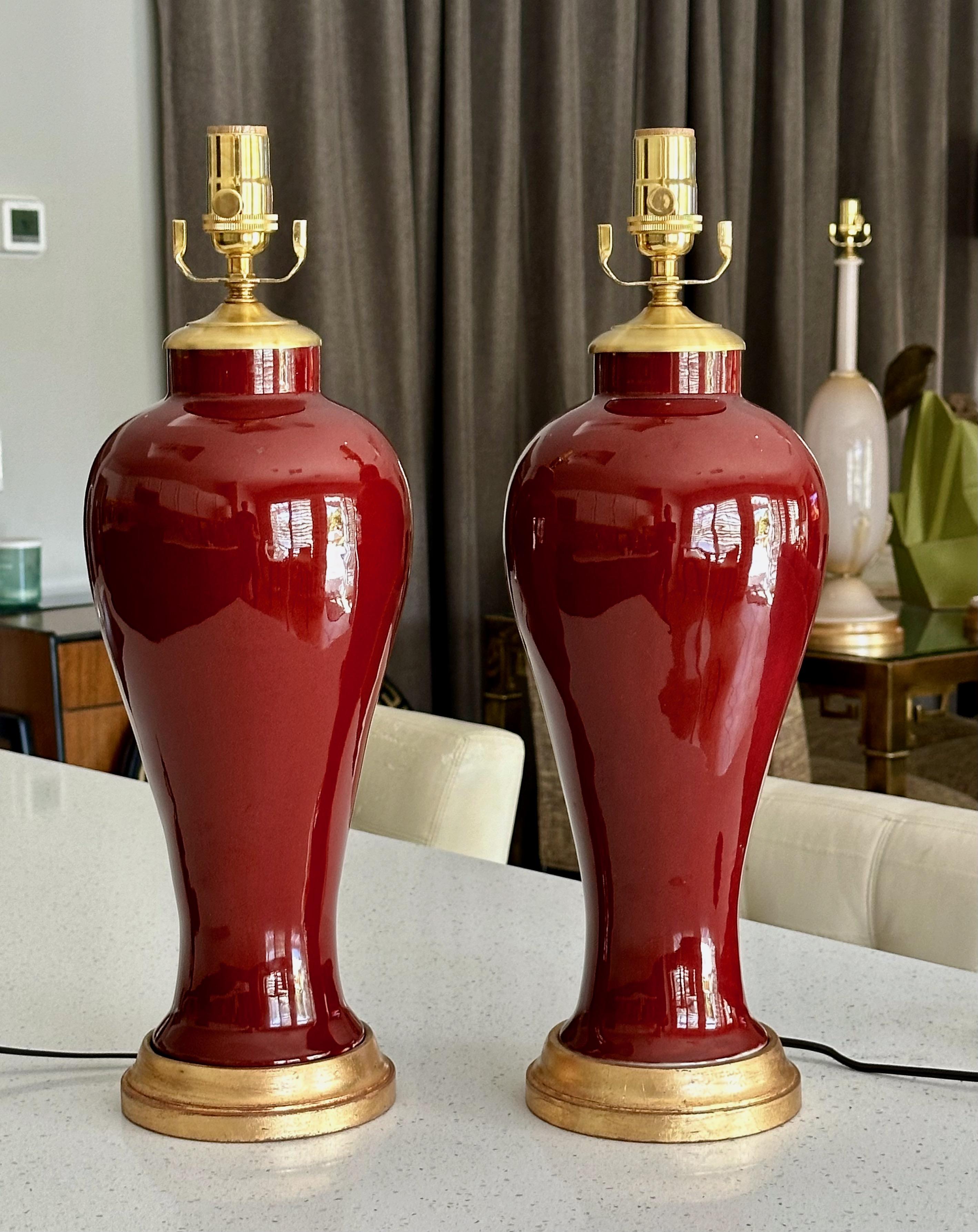 Paire de lampes en porcelaine chinoise de couleur sang-de-bœuf en vente 12