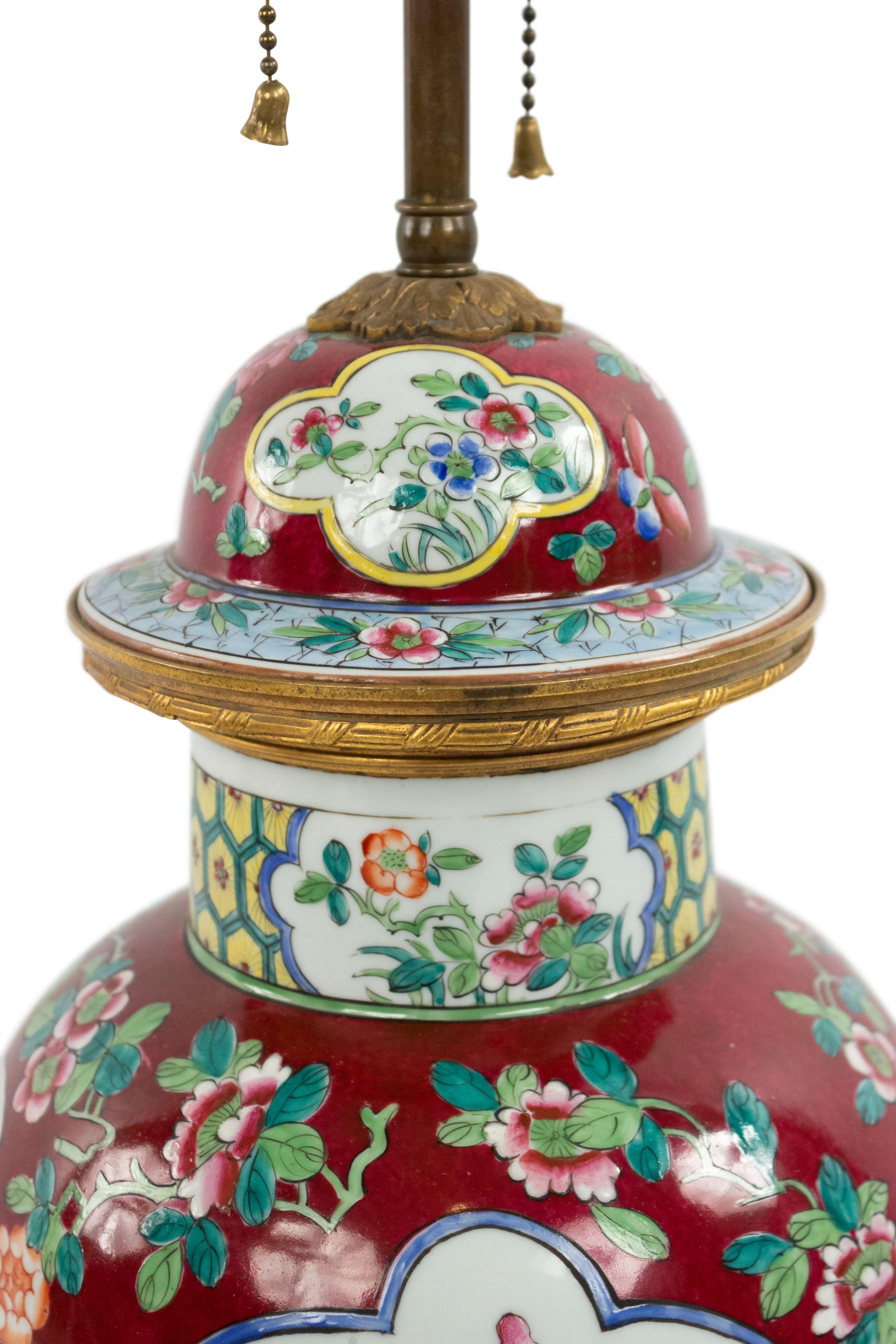 Paire de lampes de table chinoises à urne en porcelaine sang-de-bœuf Bon état - En vente à Queens, NY