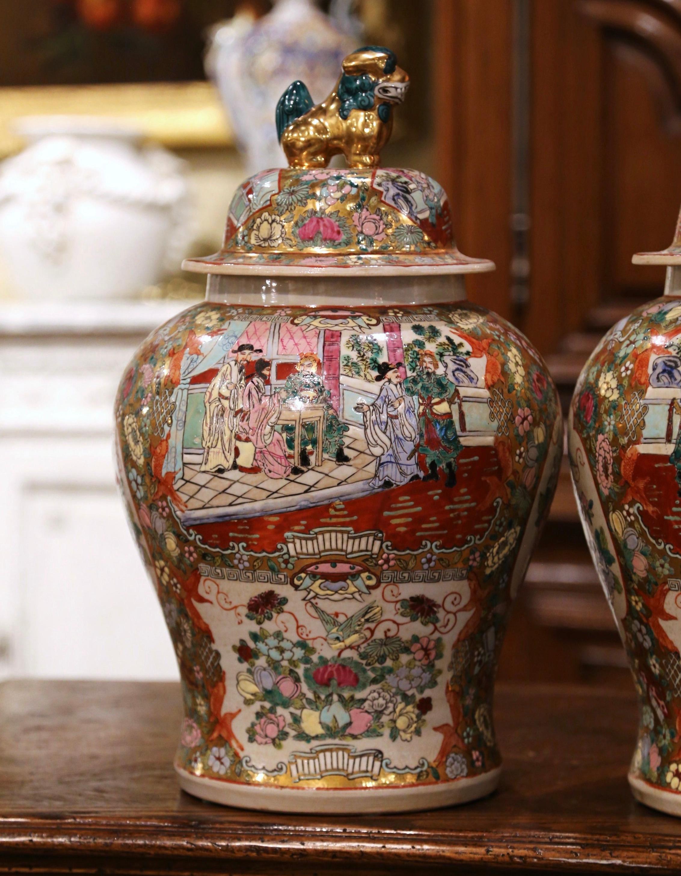 Pair of Chinese Painted and Gilt Famille Rose Porcelain Ginger Jars with Lids In Excellent Condition In Dallas, TX