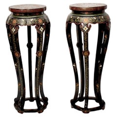 Paire de piédestaux chinois peints et laqués