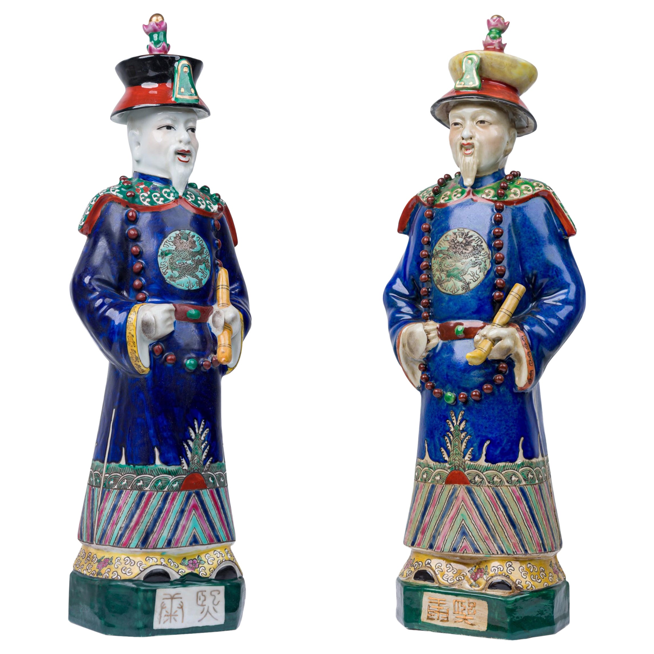 Pair of Chinese Painted Ceramic Figures Depicting a Blue Robed Emperor en vente