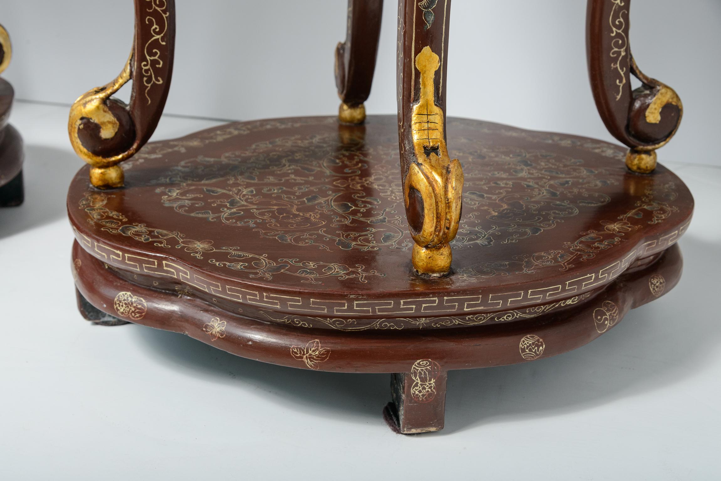 Paire de lampes chinoises peintes et laquées  Parcel Gilt Chinoiserie Pedestals en vente 4