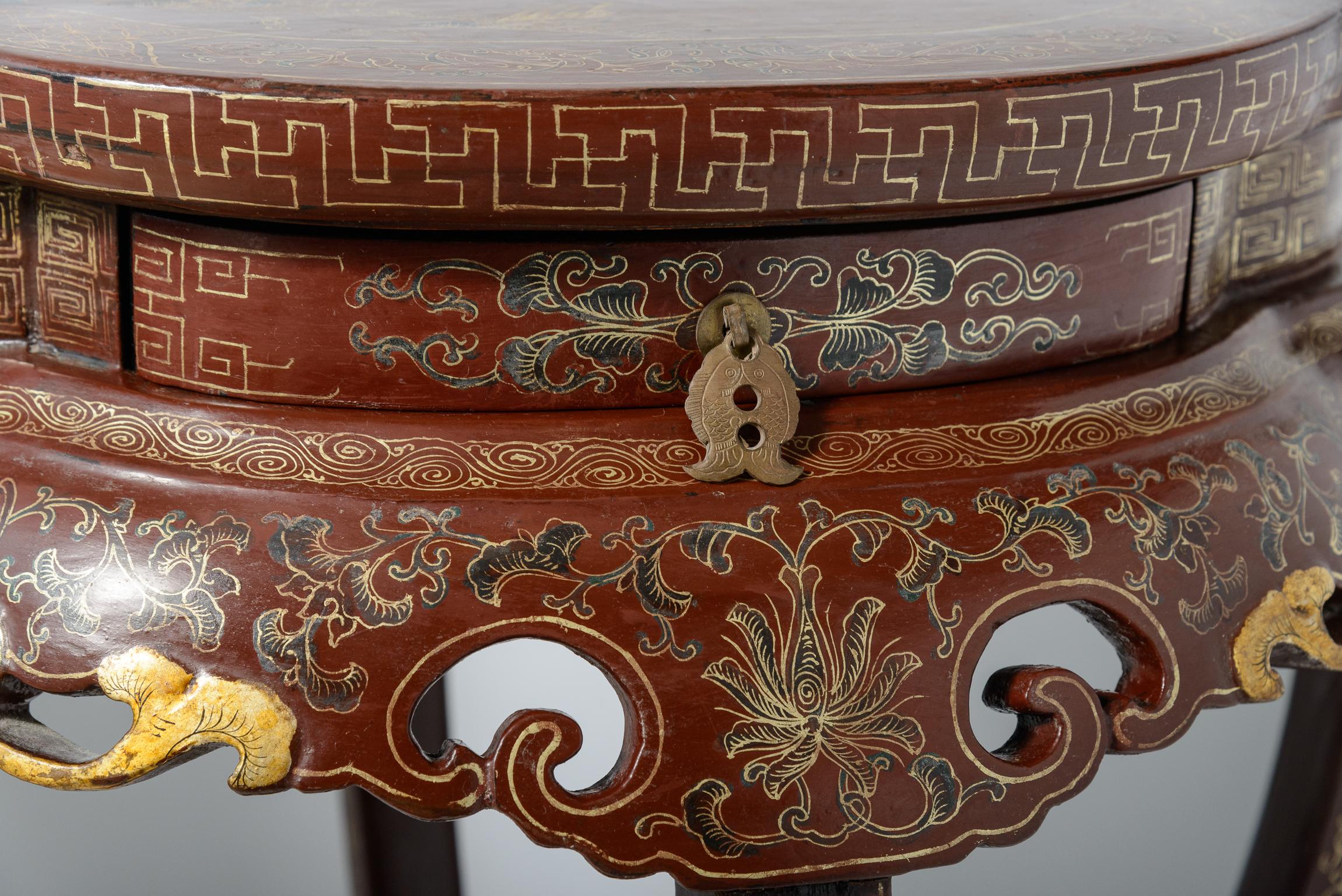 Paire de lampes chinoises peintes et laquées  Parcel Gilt Chinoiserie Pedestals en vente 5