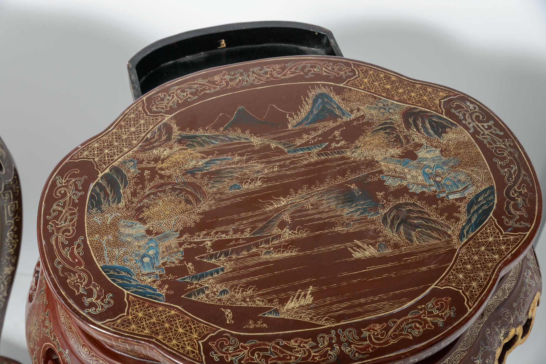 Paire de lampes chinoises peintes et laquées  Parcel Gilt Chinoiserie Pedestals en vente 2