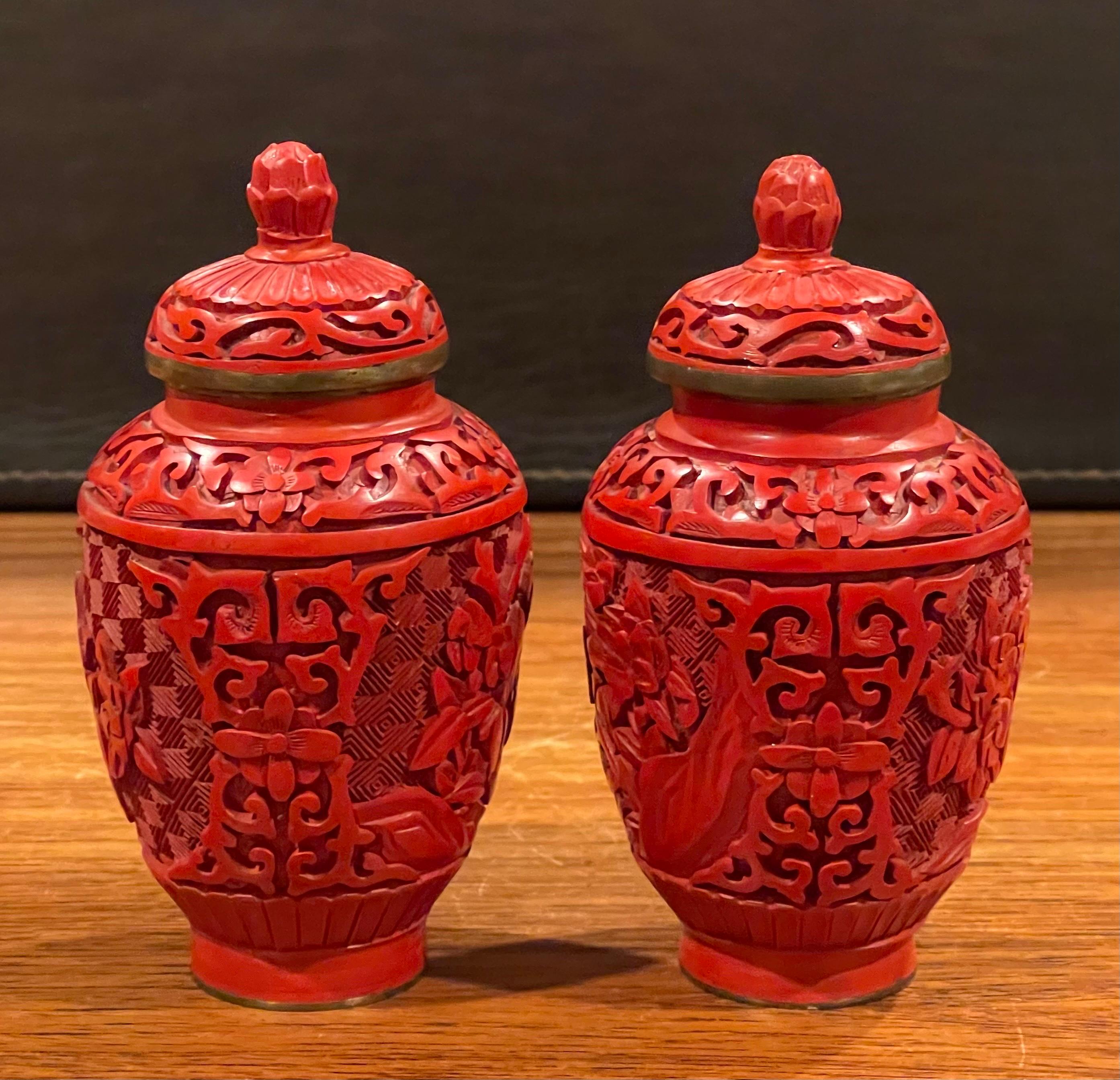 Pair of Chinese Petite Mirror Image Cinnabar Lacquered Temple Jars In Good Condition In San Diego, CA