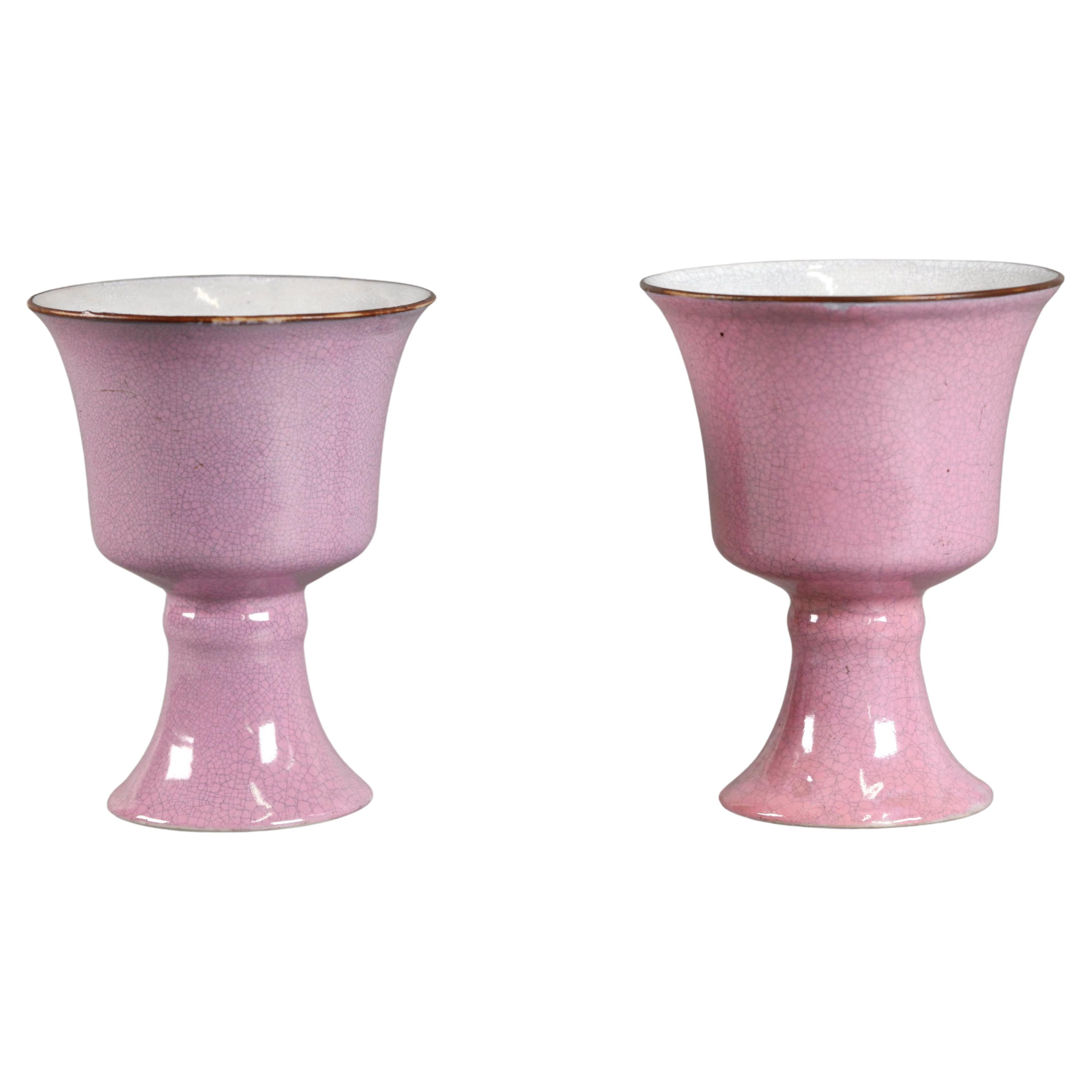 par de tazas de tallo de porcelana china esmaltada rosa, periodo republicano