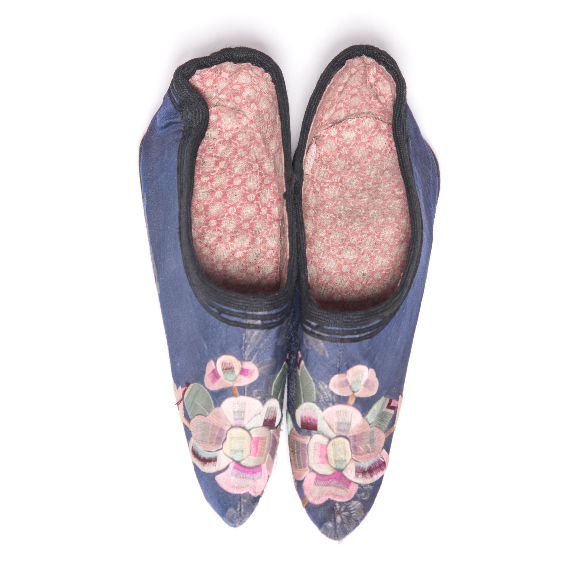 Pair of Chinese Plum Blossom Lotus Slippers, circa 1850 In Good Condition In Chicago, IL