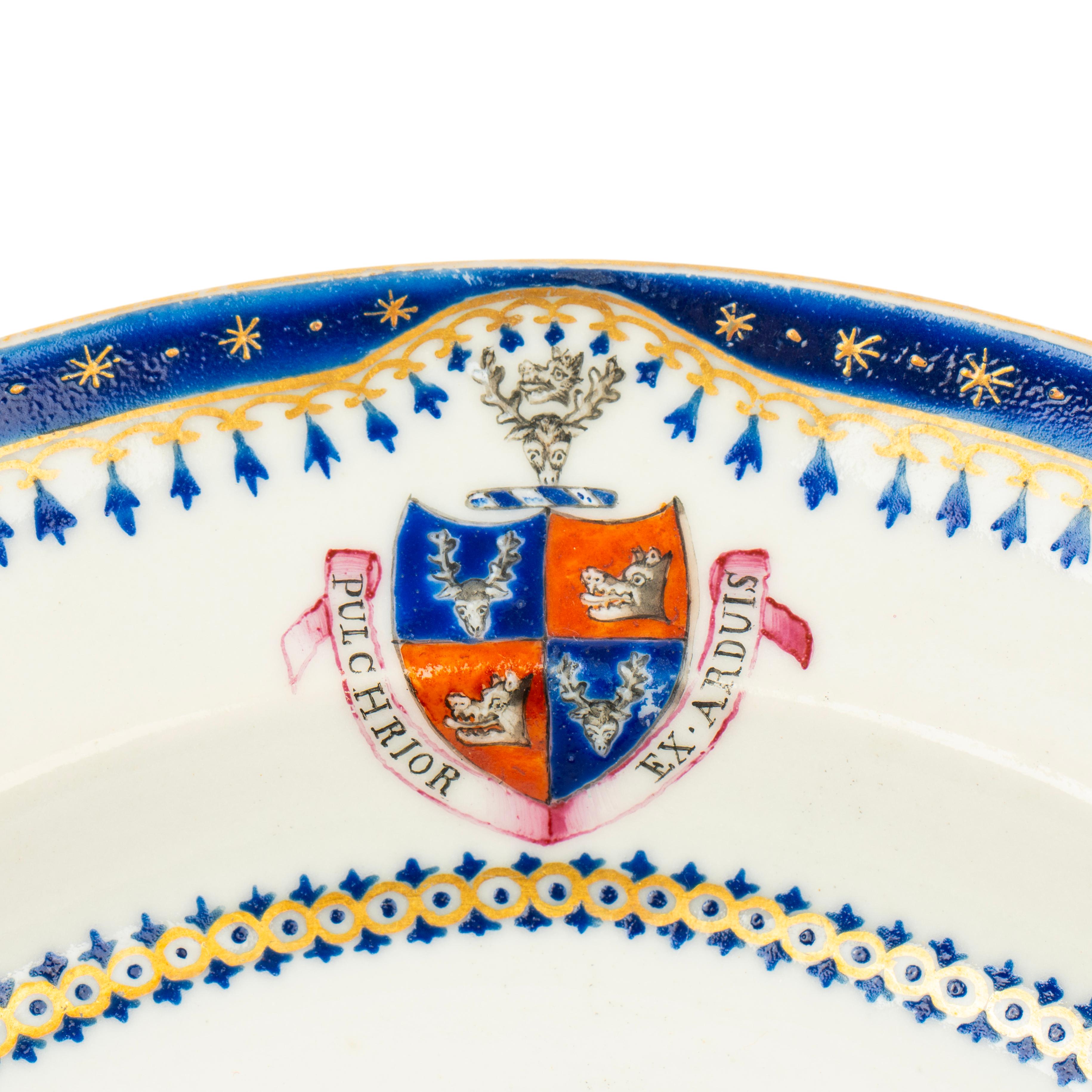 Pareja de platos de postre con armadura de porcelana china, Qianlong, hacia 1790 Chino en venta