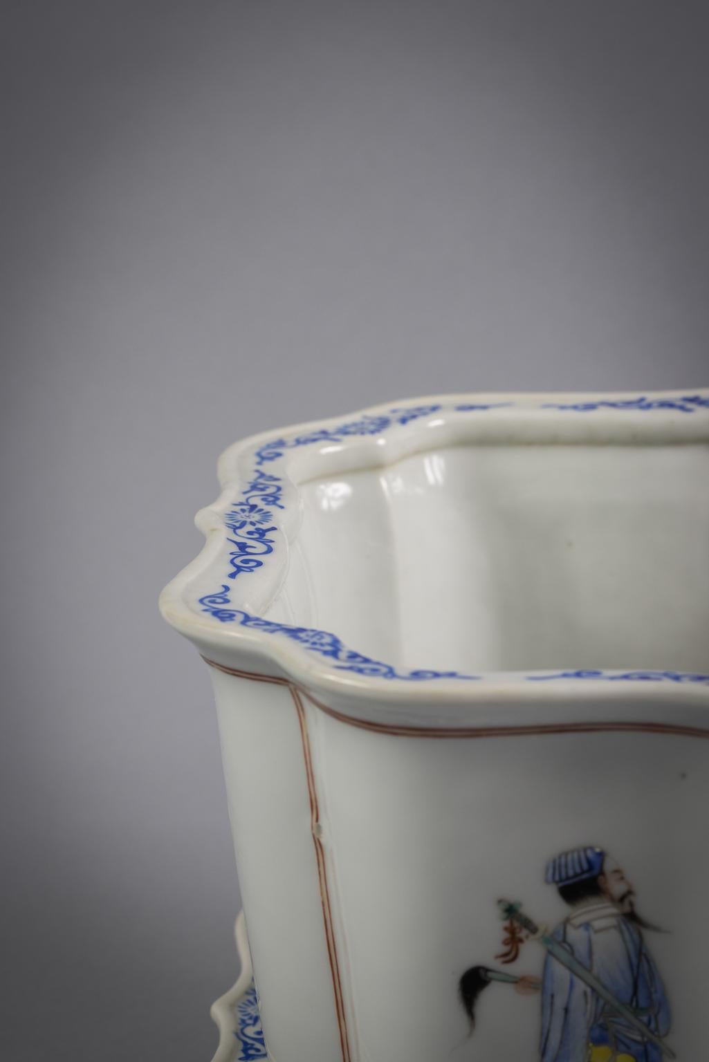 Pair of Chinese Porcelain Cachepots on Stands, circa 1890 For Sale 2