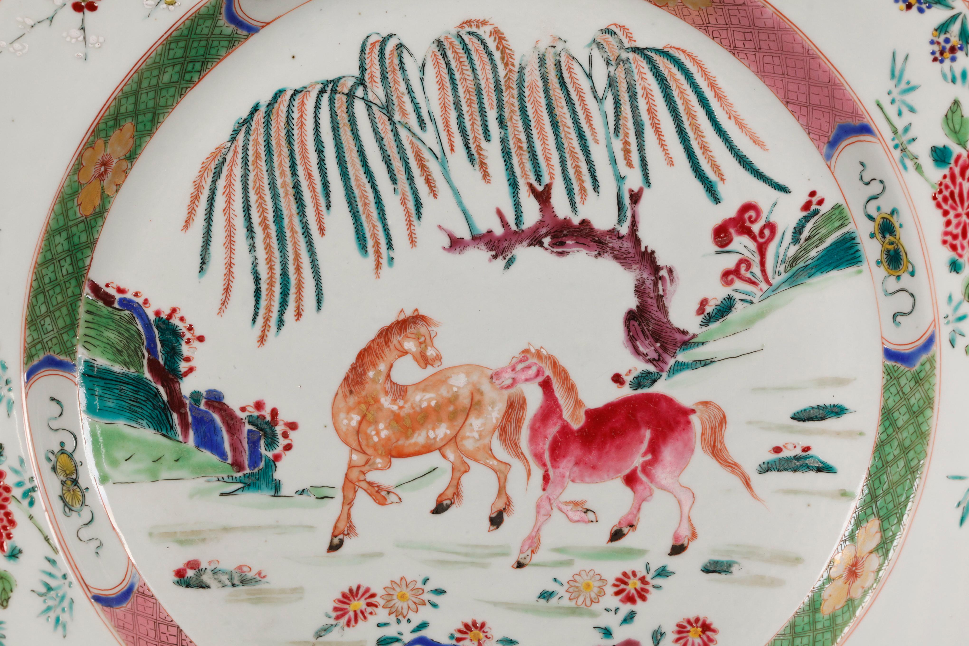 Porcelain pair of Chinese porcelain chargers, Yongzheng period For Sale