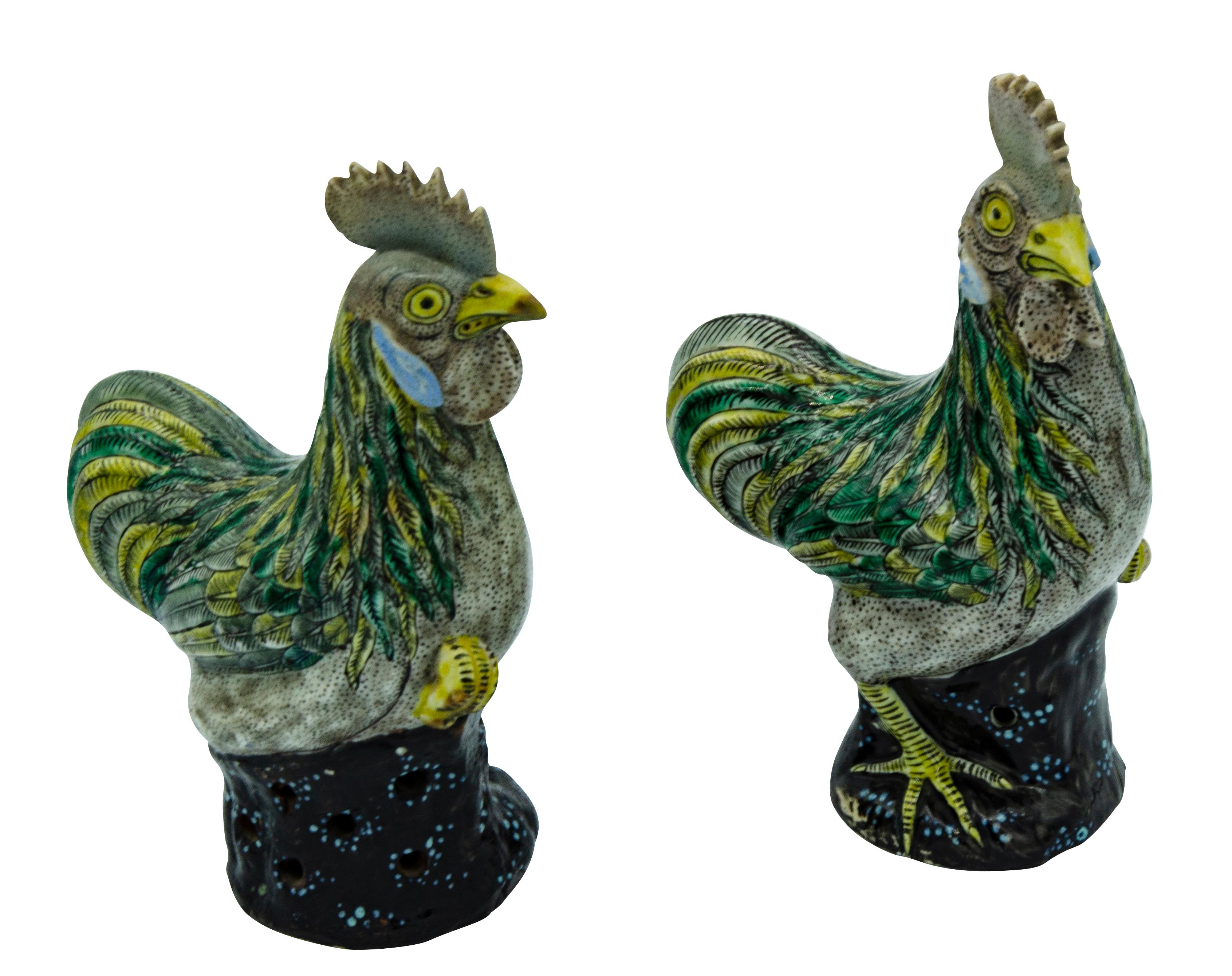 Chinois Paire de poulets en porcelaine chinoise en vente