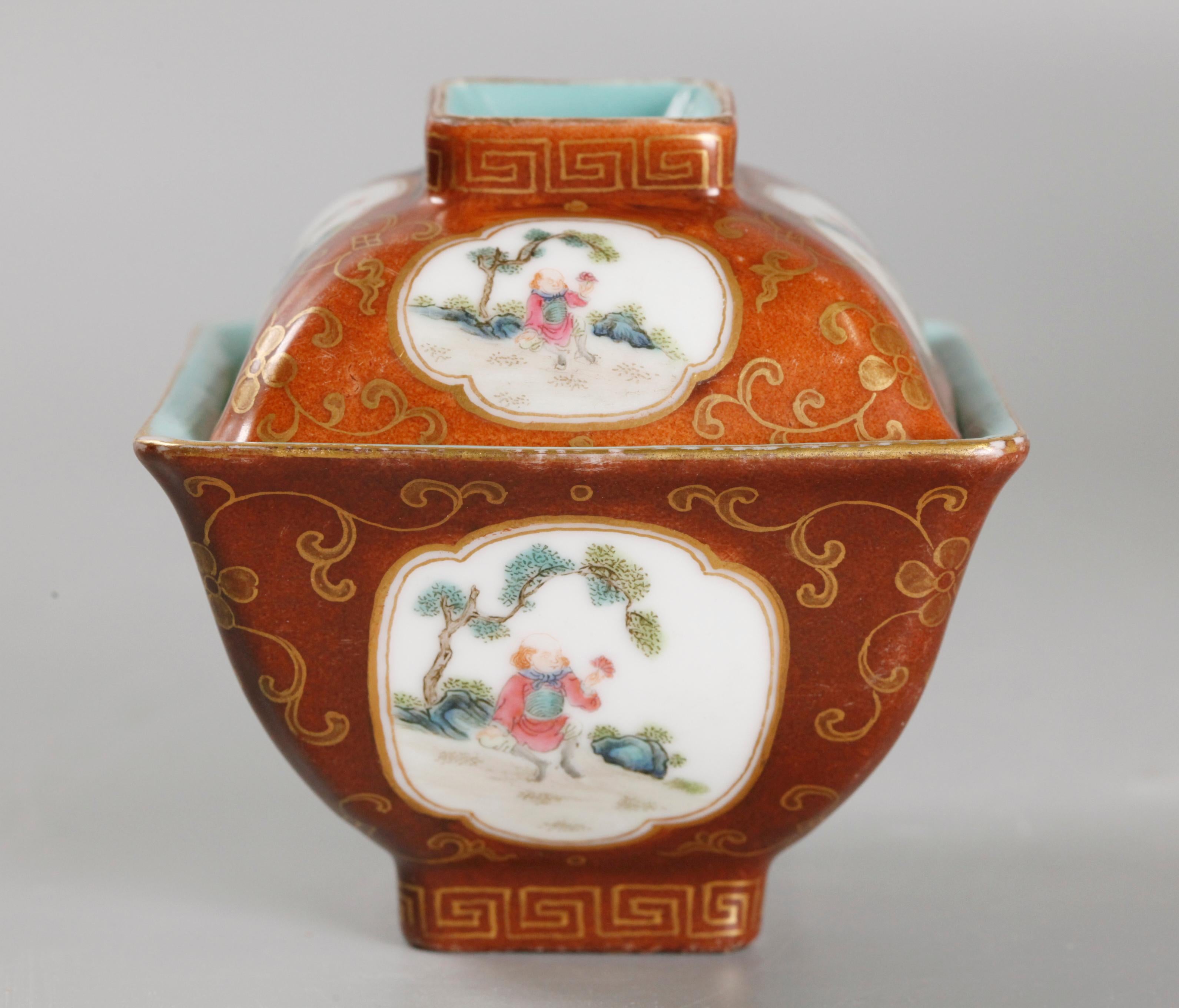 par de cuencos con tapa de porcelana china circa 1900 en Bueno estado para la venta en New York, NY