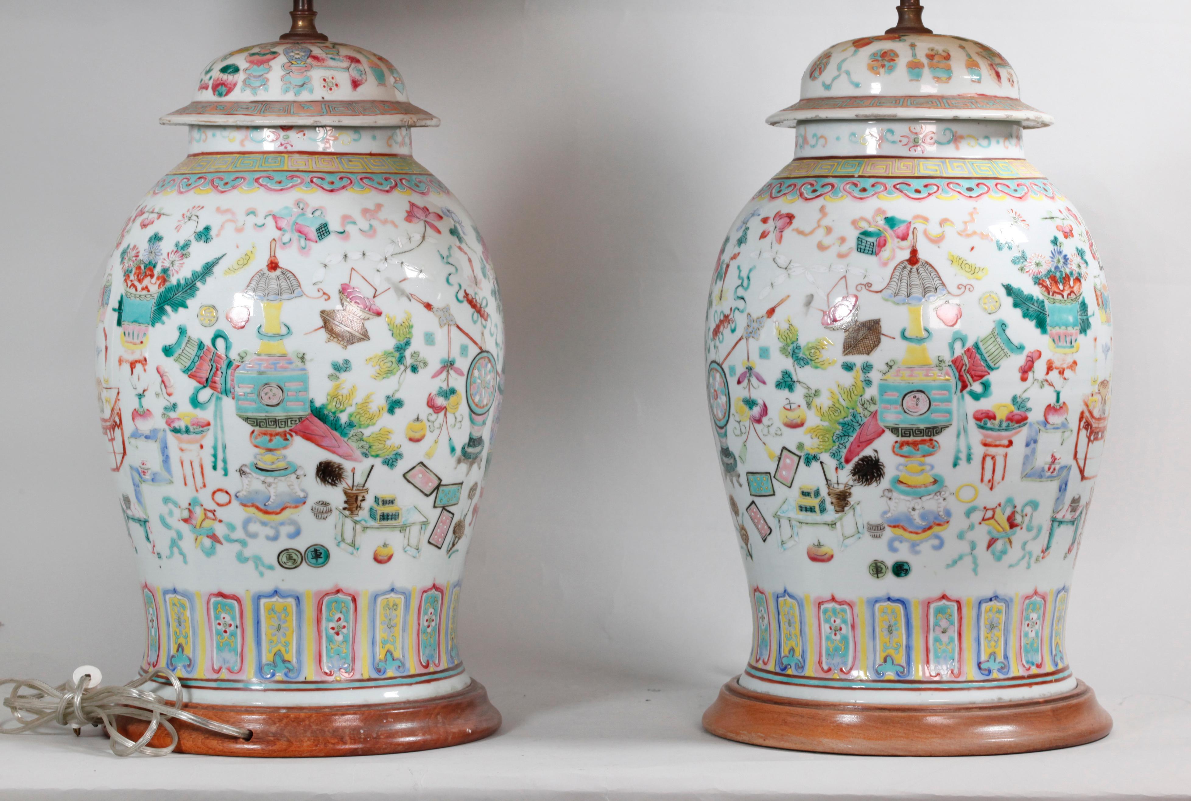 Pair of Chinese Porcelain Cover Jar Lamps, 19th Century In Good Condition For Sale In New York, NY