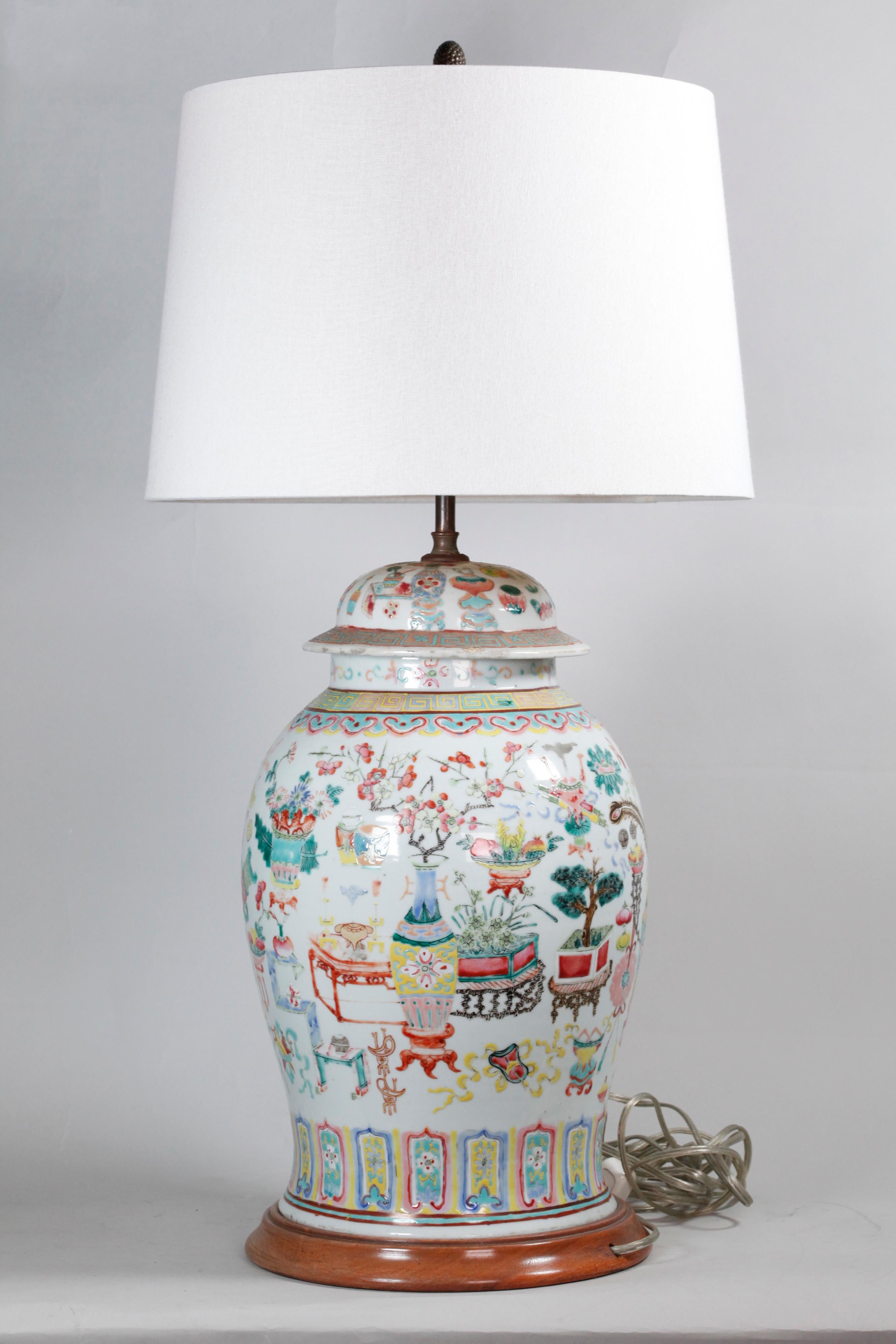 Pair of Chinese Porcelain Cover Jar Lamps, 19th Century For Sale 1
