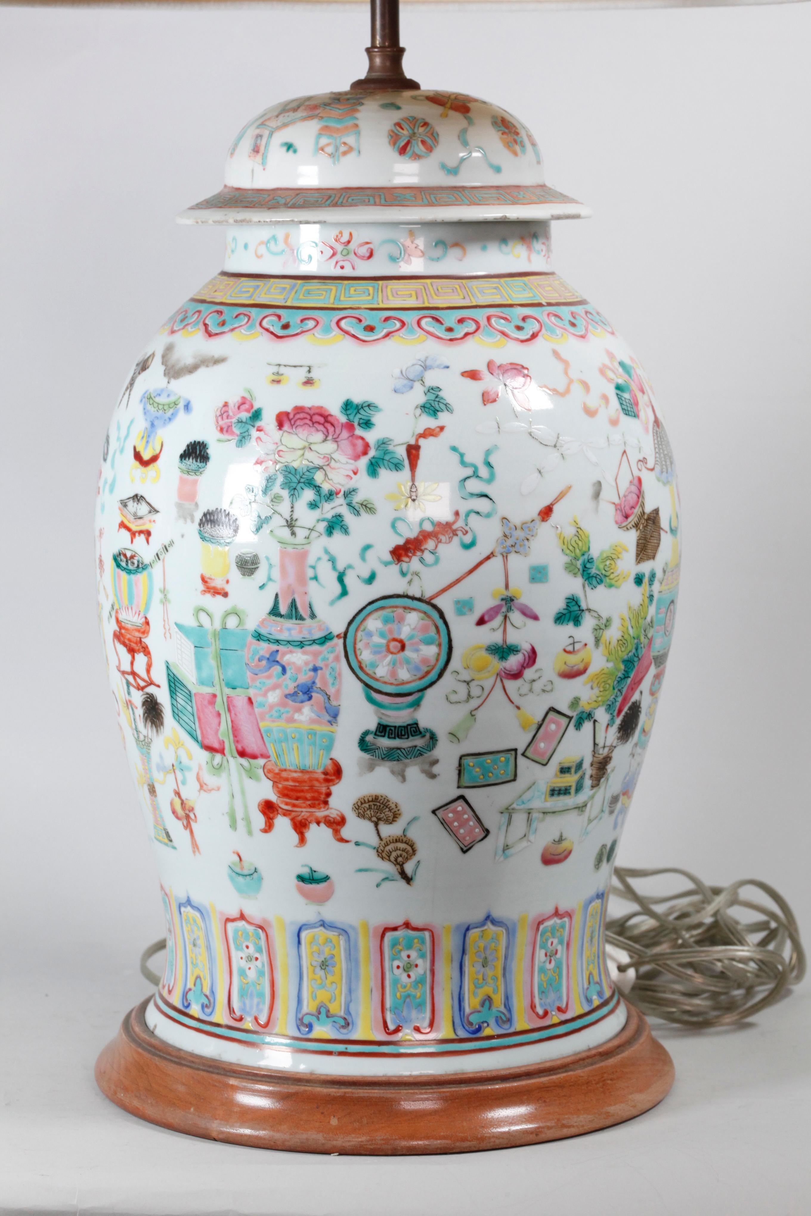 Pair of Chinese Porcelain Cover Jar Lamps, 19th Century For Sale 3