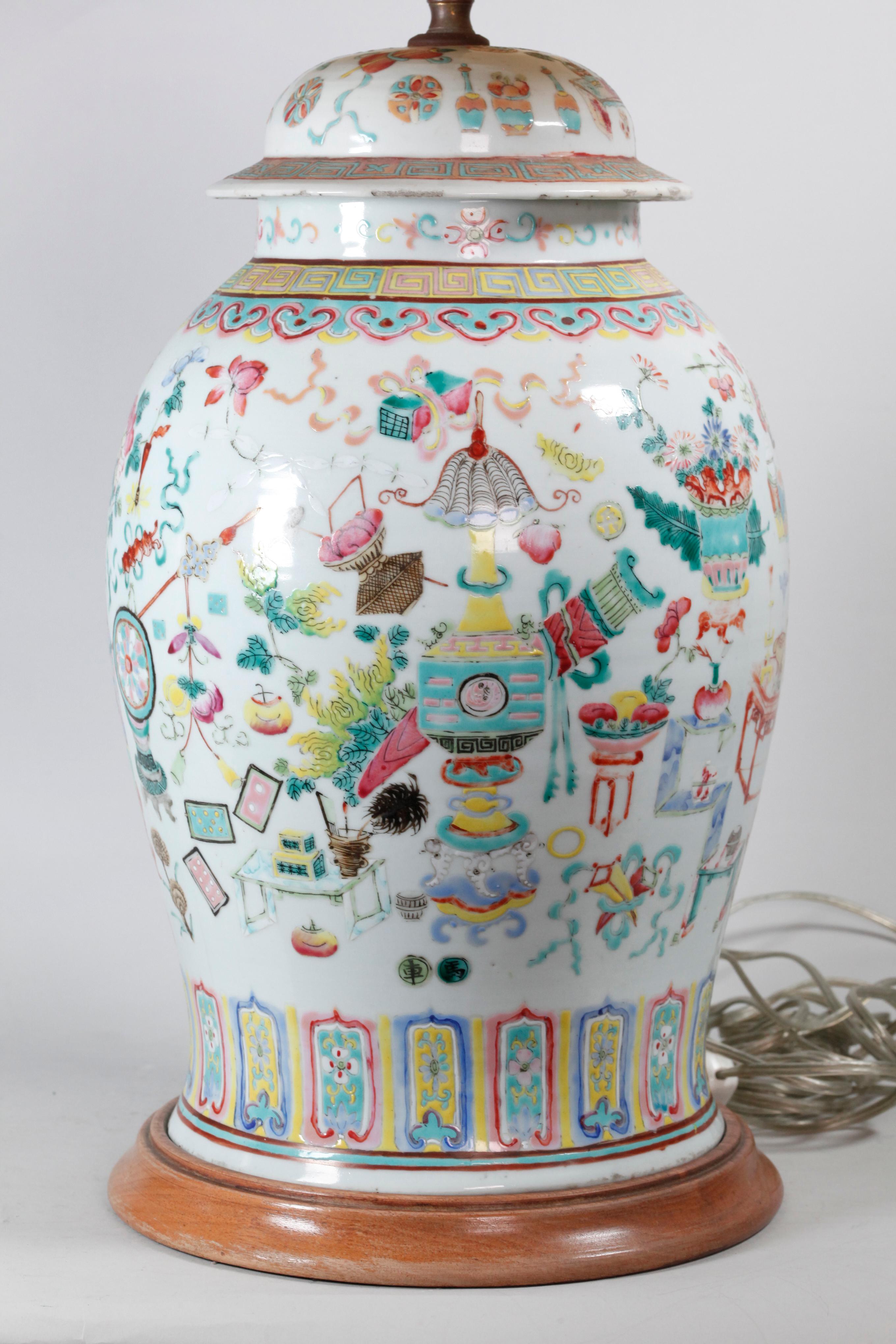 Pair of Chinese Porcelain Cover Jar Lamps, 19th Century For Sale 4
