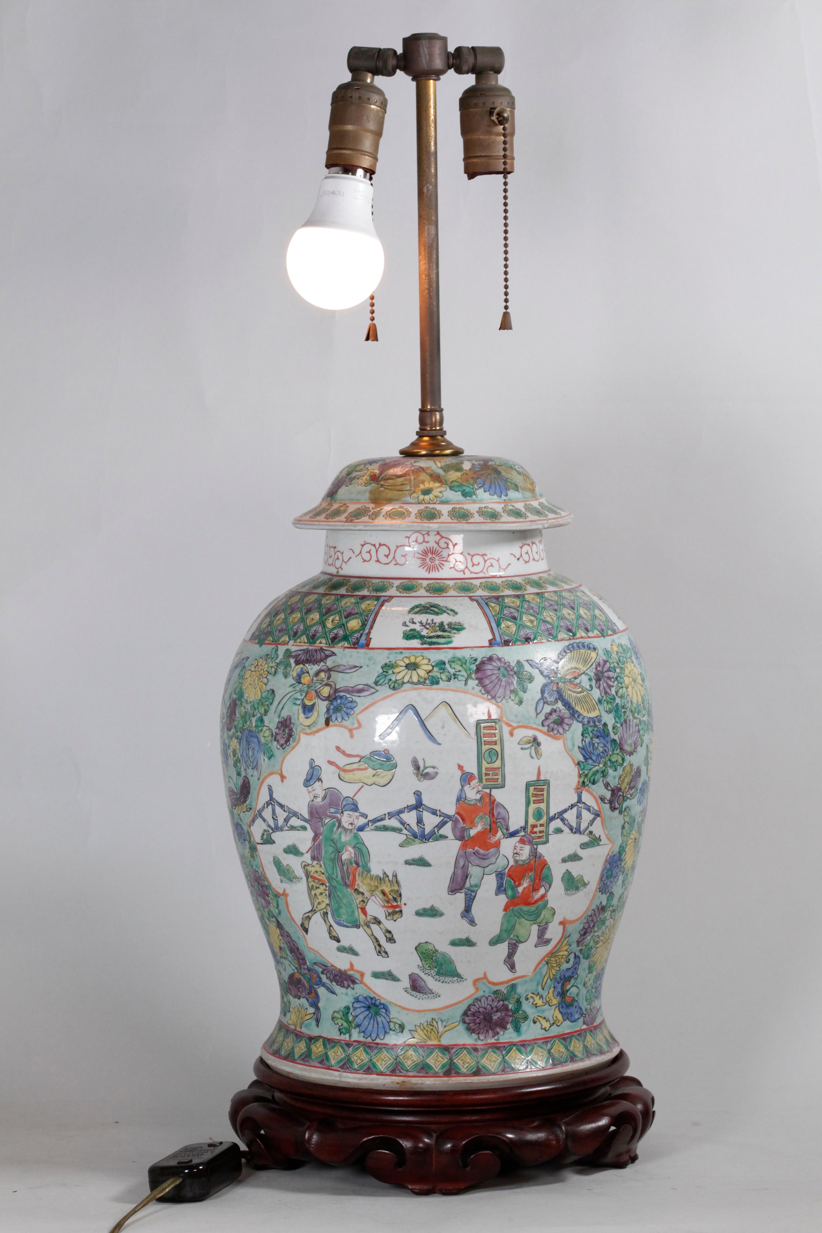 Paire de pots à couvercle en porcelaine chinoise Bon état - En vente à New York, NY