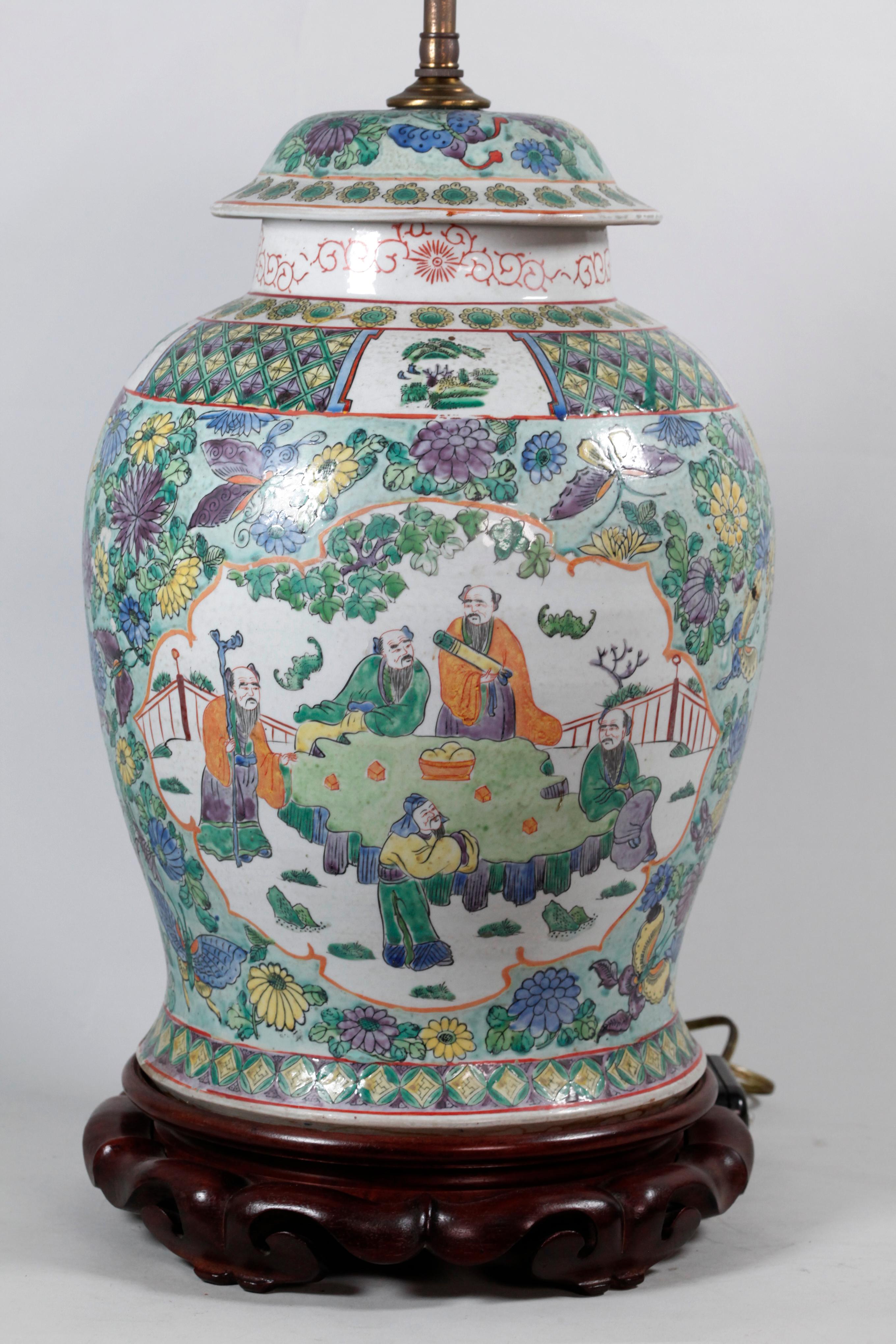 Porcelaine Paire de pots à couvercle en porcelaine chinoise en vente