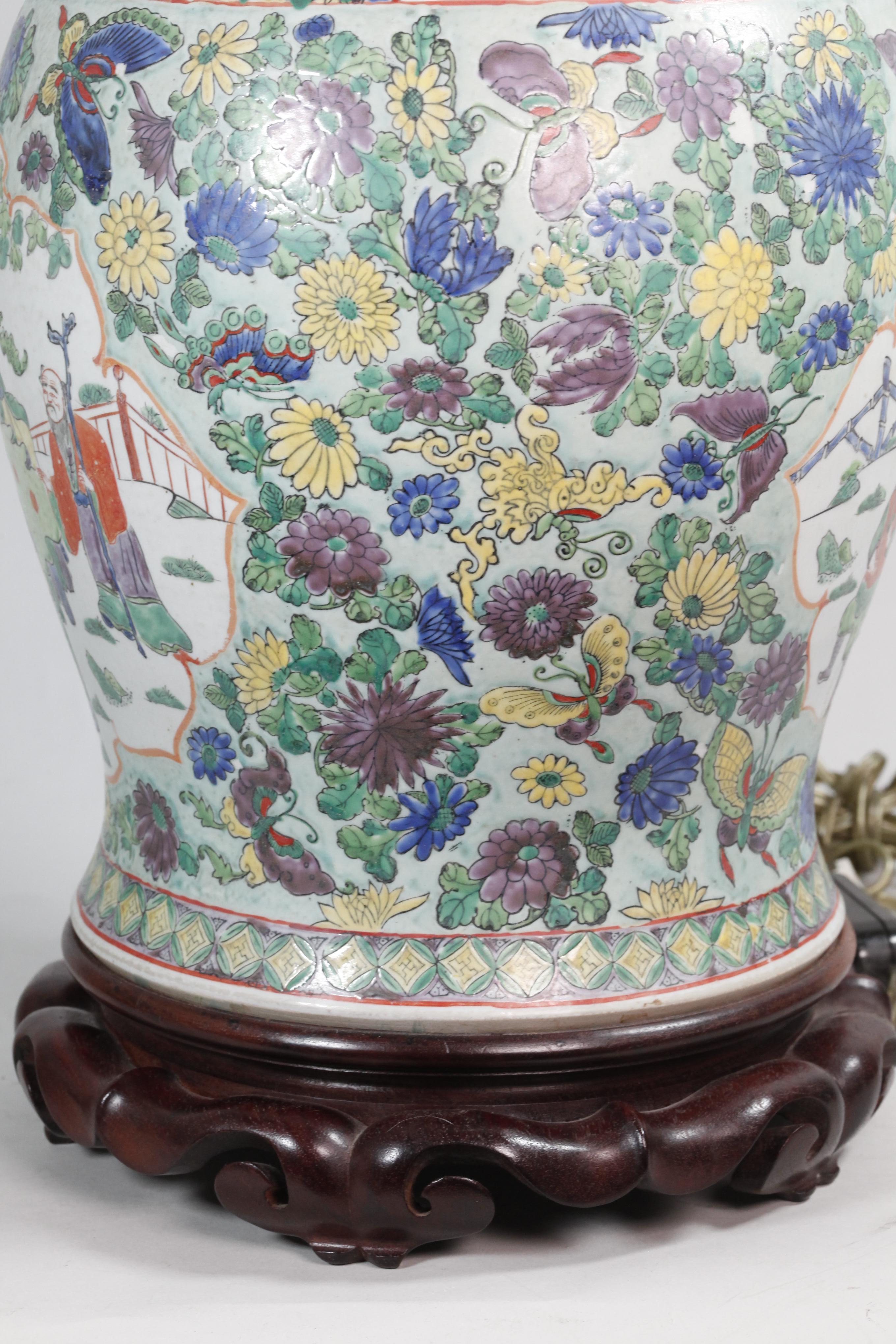 Paire de pots à couvercle en porcelaine chinoise en vente 3