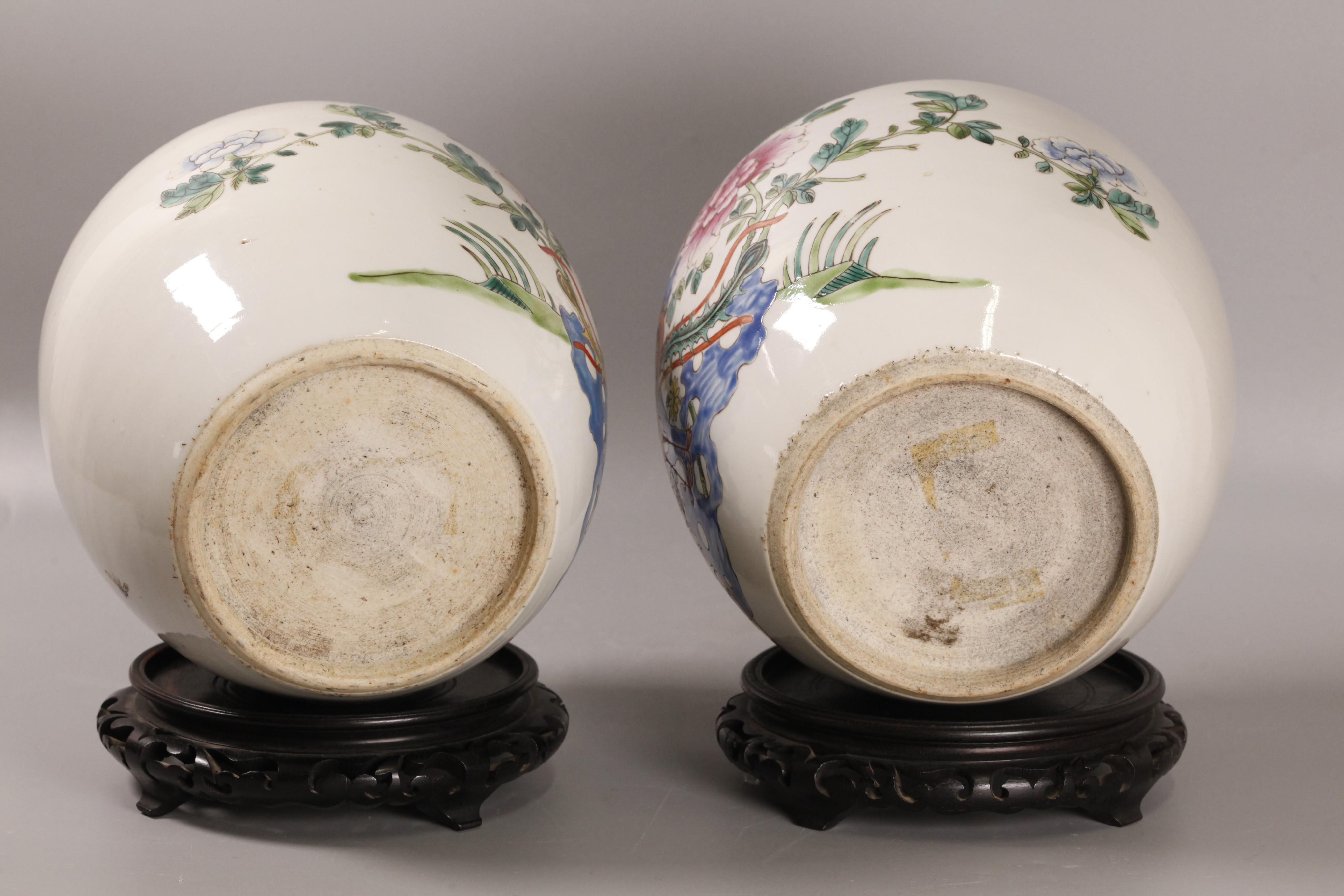 18th Century pair of Chinese porcelain cover jars, Qianlong period For Sale