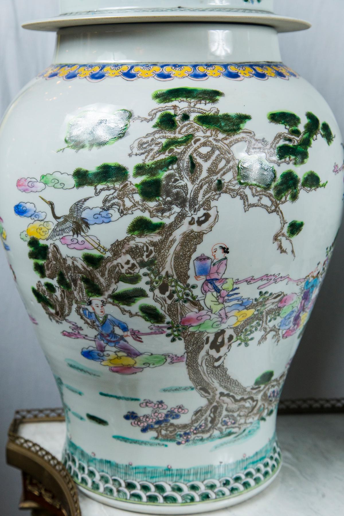 20th Century Pair of Chinese Porcelain Covered Jars For Sale