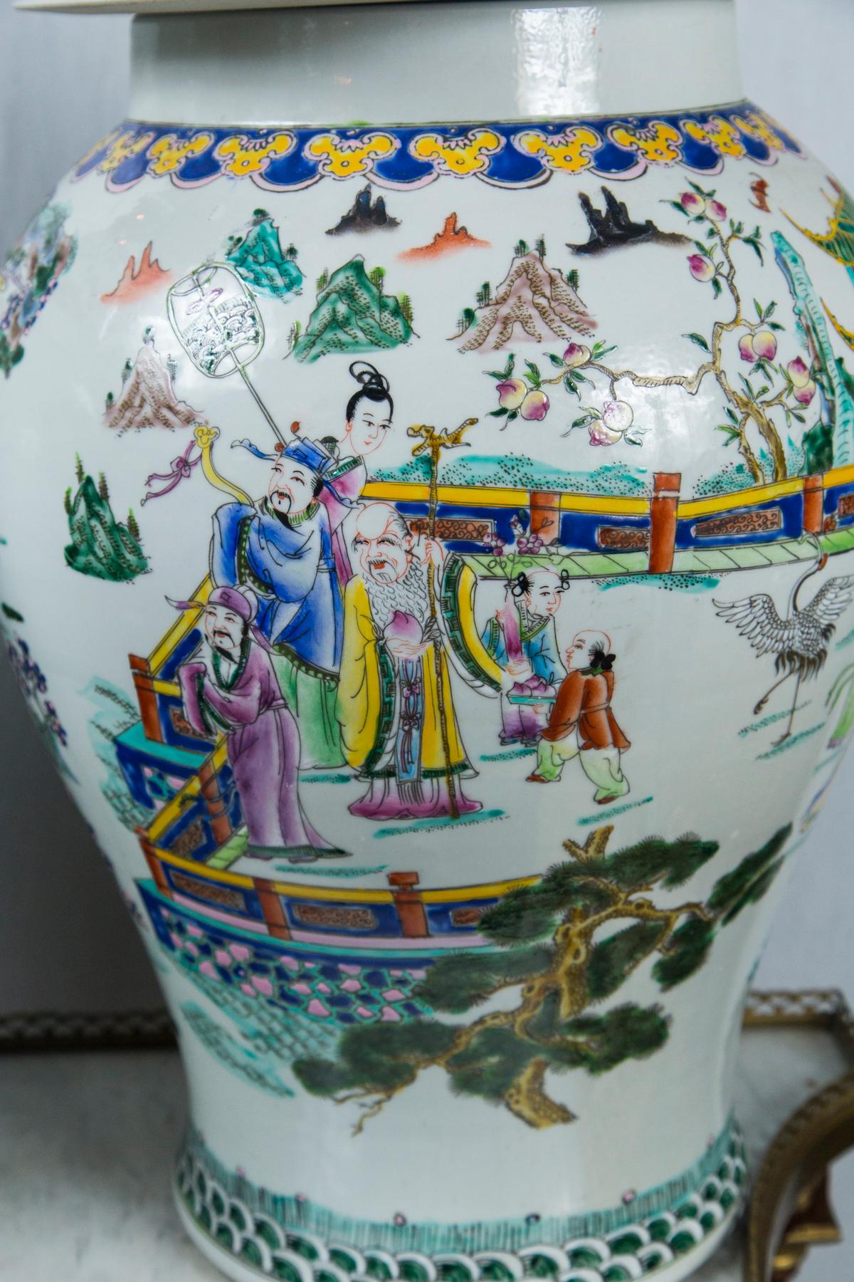 Pair of Chinese Porcelain Covered Jars For Sale 1