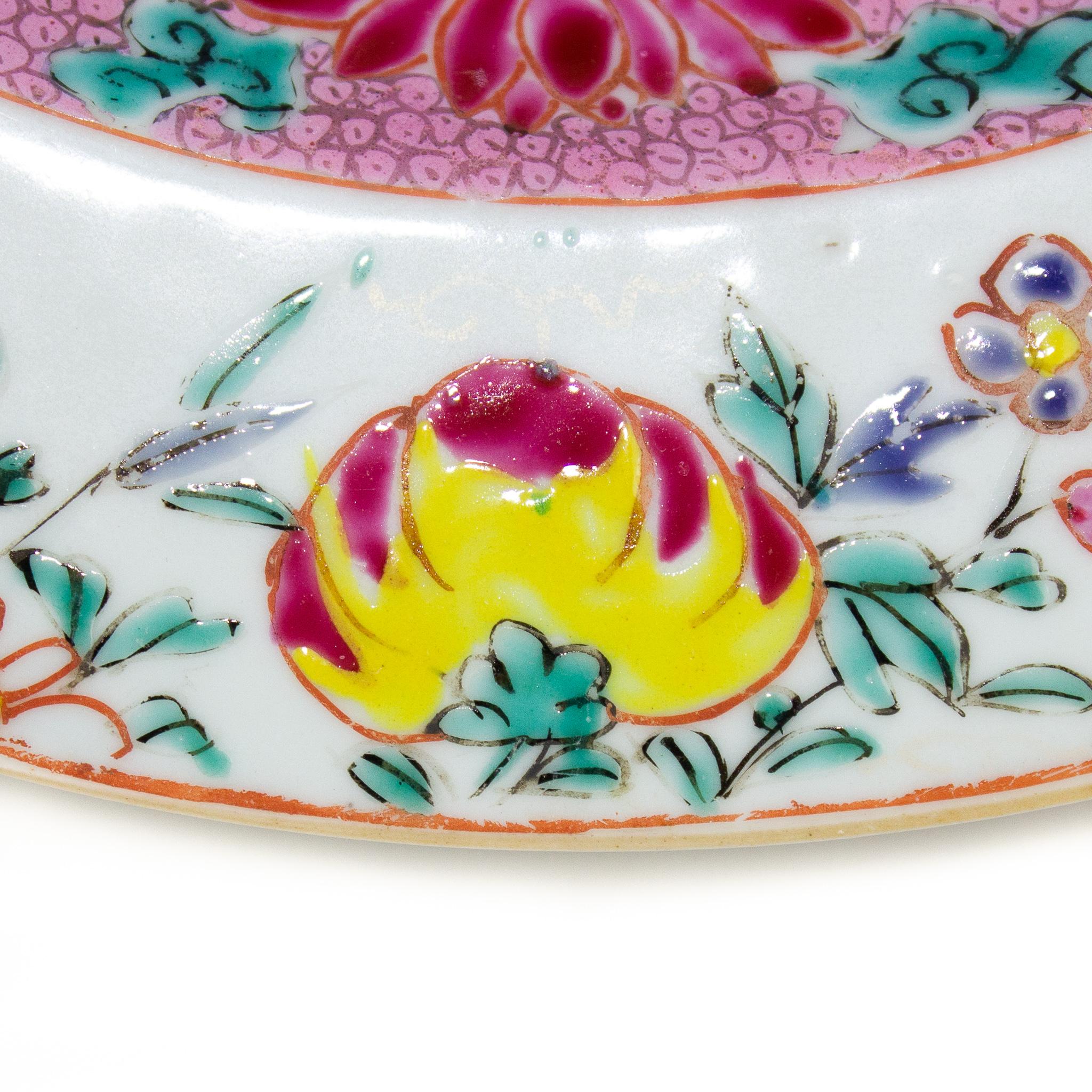 18th Century Pair of Chinese Porcelain Dishes, Yongzheng ‘1723-1735’ For Sale