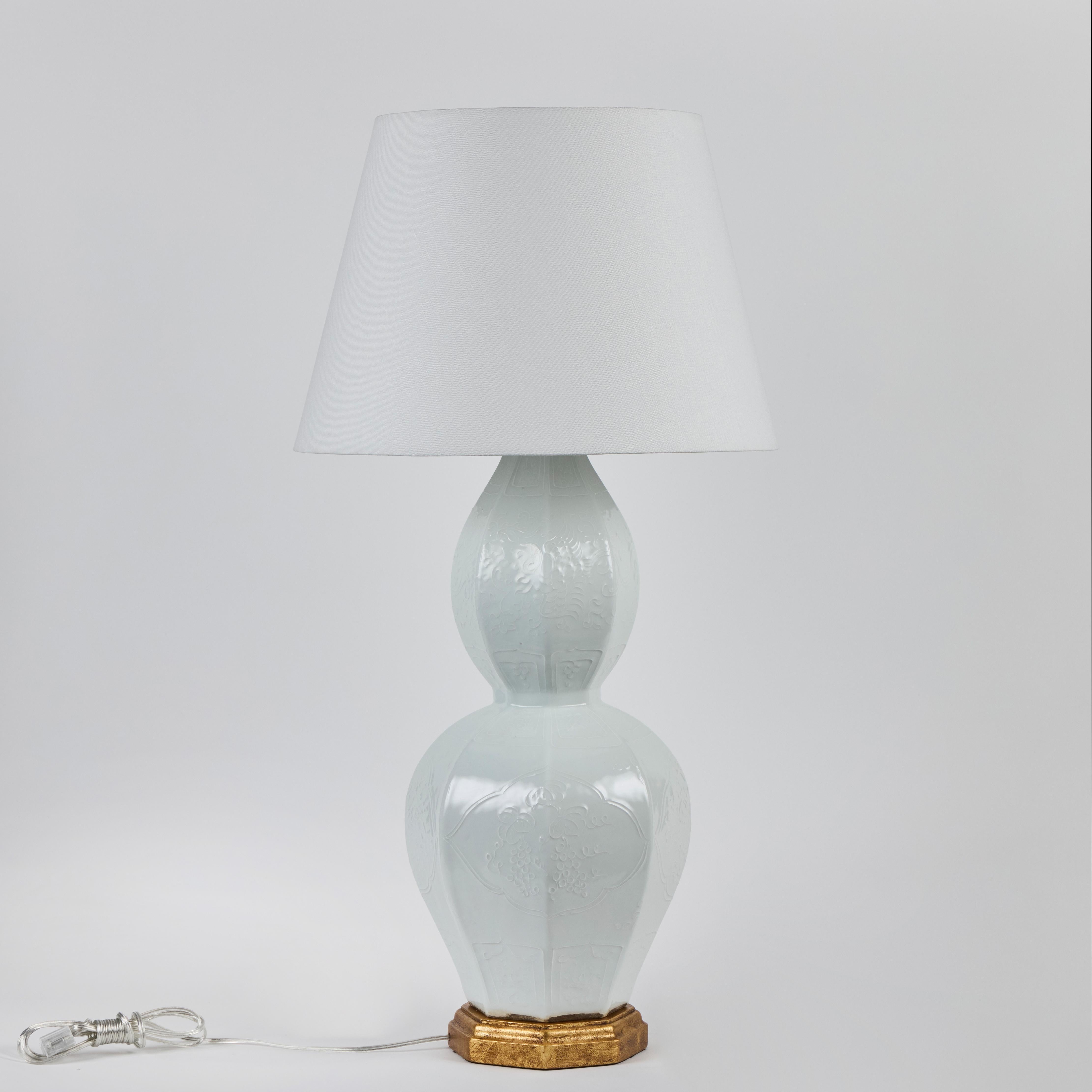Paire de vases à double gourde en porcelaine chinoise à utiliser comme lampes en vente 1