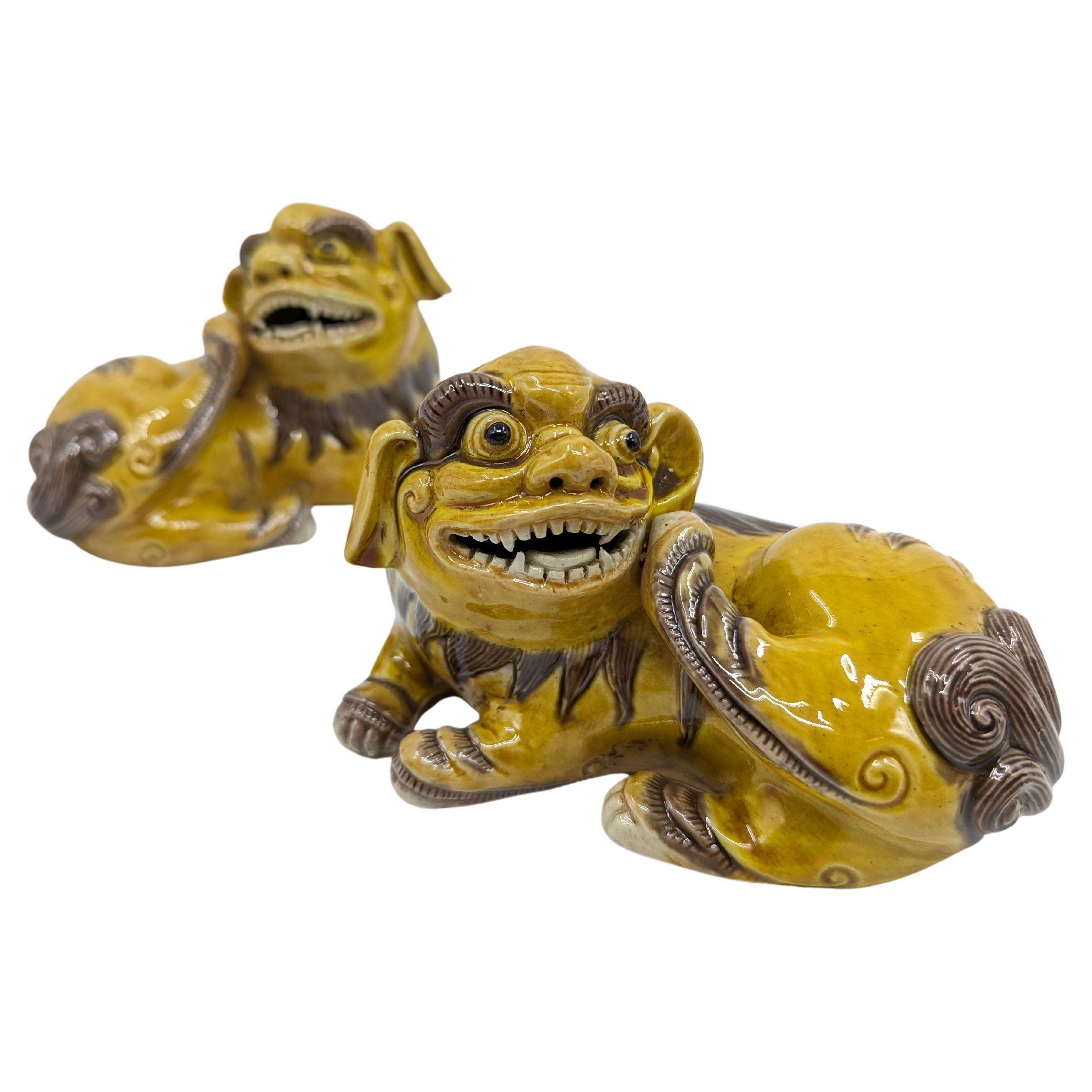 Qing Pair of Chinese Porcelain Famille Jeune Recumbent Yellow Foo Dogs 20c Modern For Sale