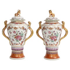 Pareja de jarrones de porcelana china Famille Rose Mandarin Garniture - Circa 1790