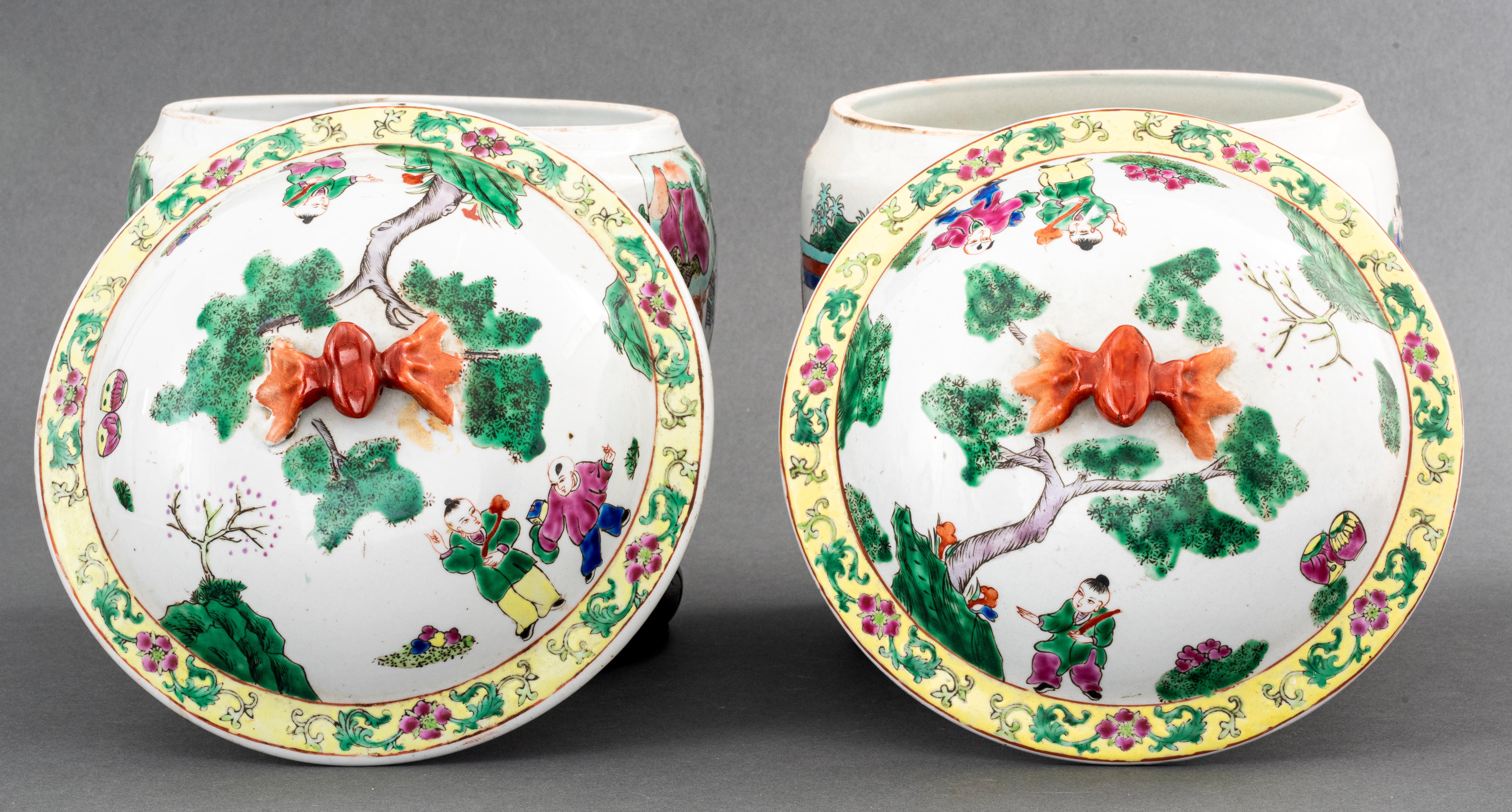 Pair of Chinese Porcelain Famille Verte Jars For Sale 5