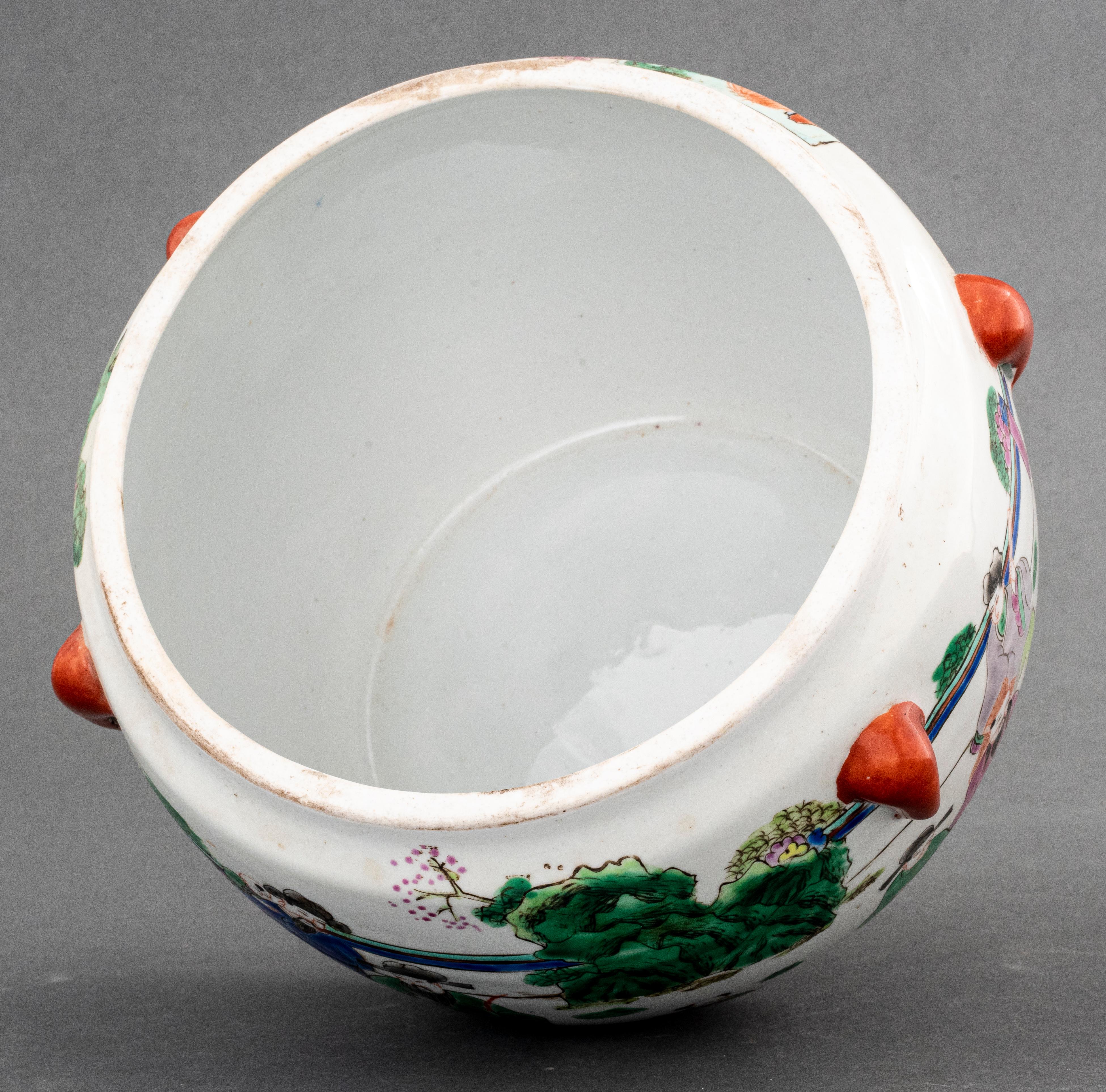 Pair of Chinese Porcelain Famille Verte Jars For Sale 7