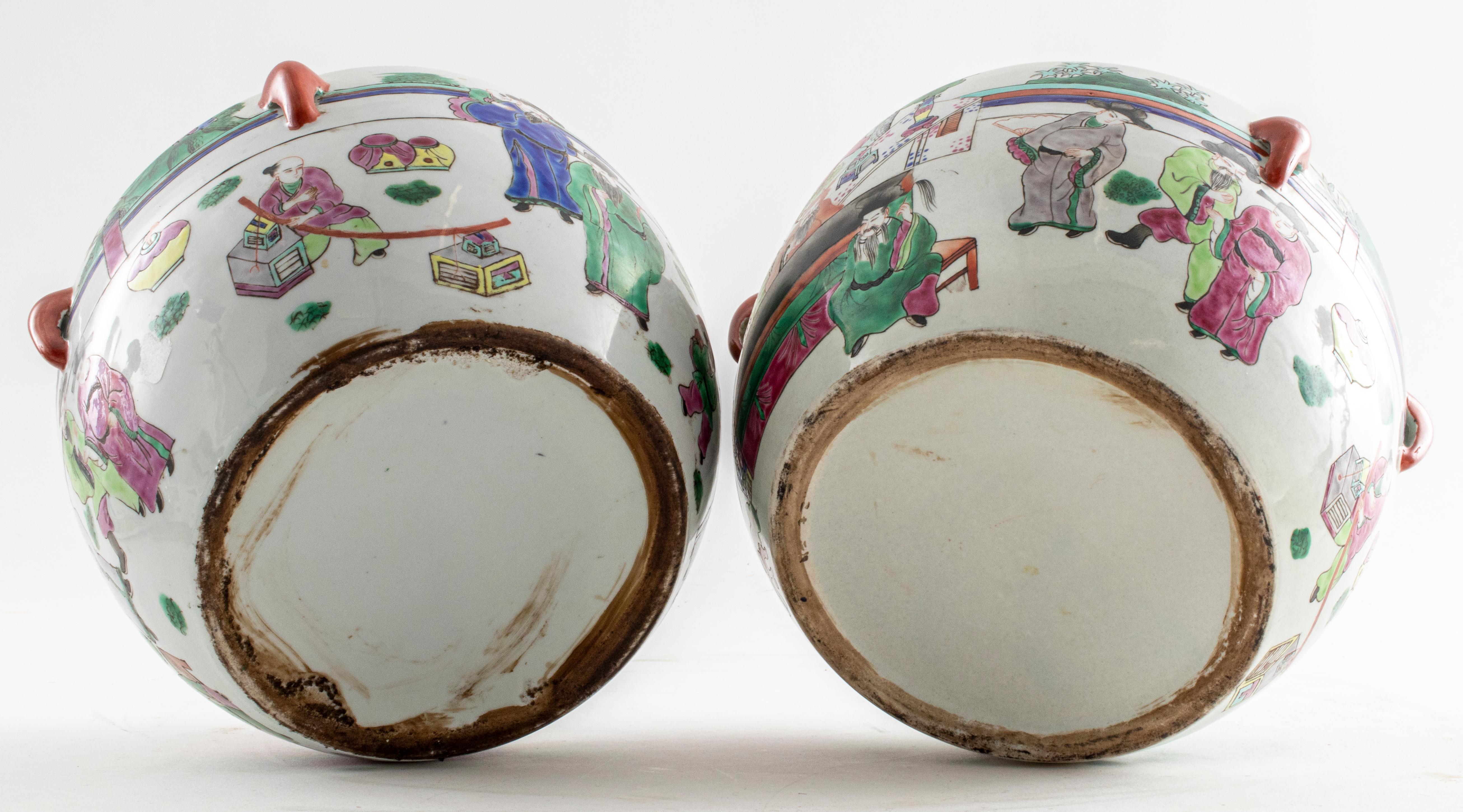 Pair of Chinese Porcelain Famille Verte Jars For Sale 1