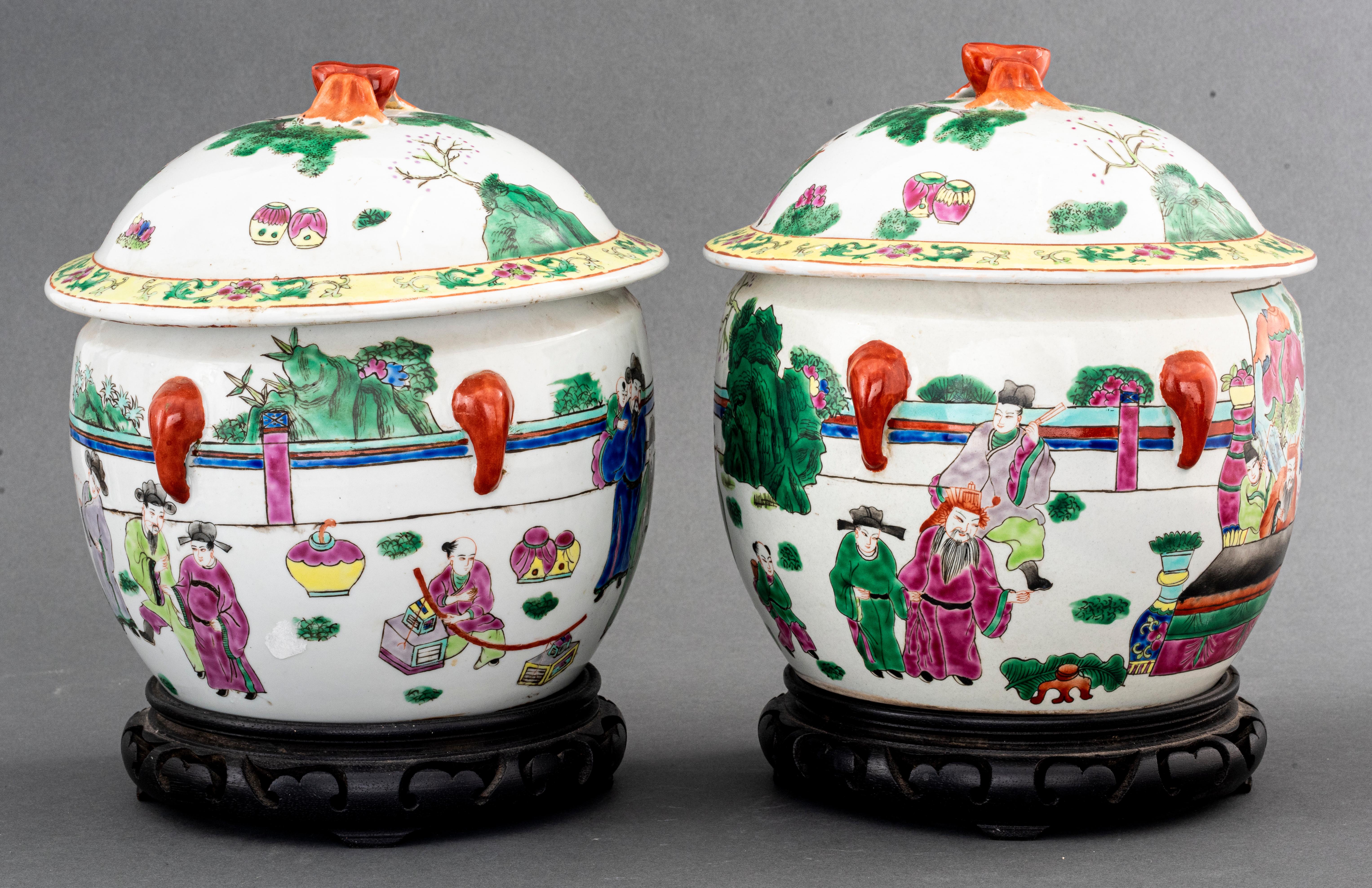 Pair of Chinese Porcelain Famille Verte Jars For Sale 4