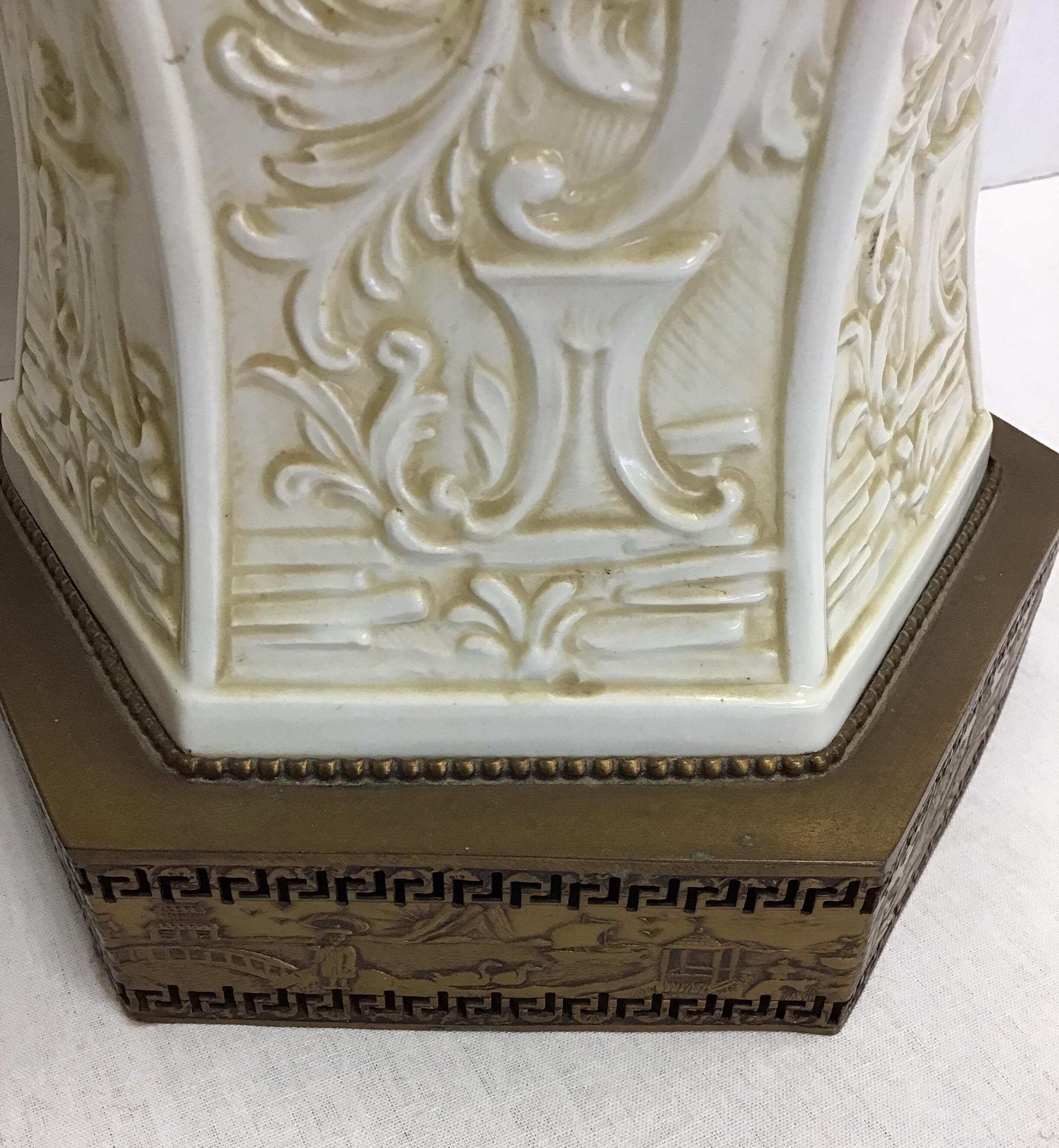 Pair of Chinese Chimoiserie Porcelain Ginger Jar Lamps In Good Condition In West Hartford, CT